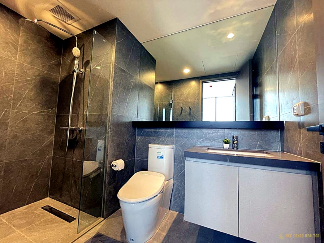 1-Bedroom Condo for Rent at The Extro Phayathai-Rangnam (33 sqm) — Victory Monument BTS