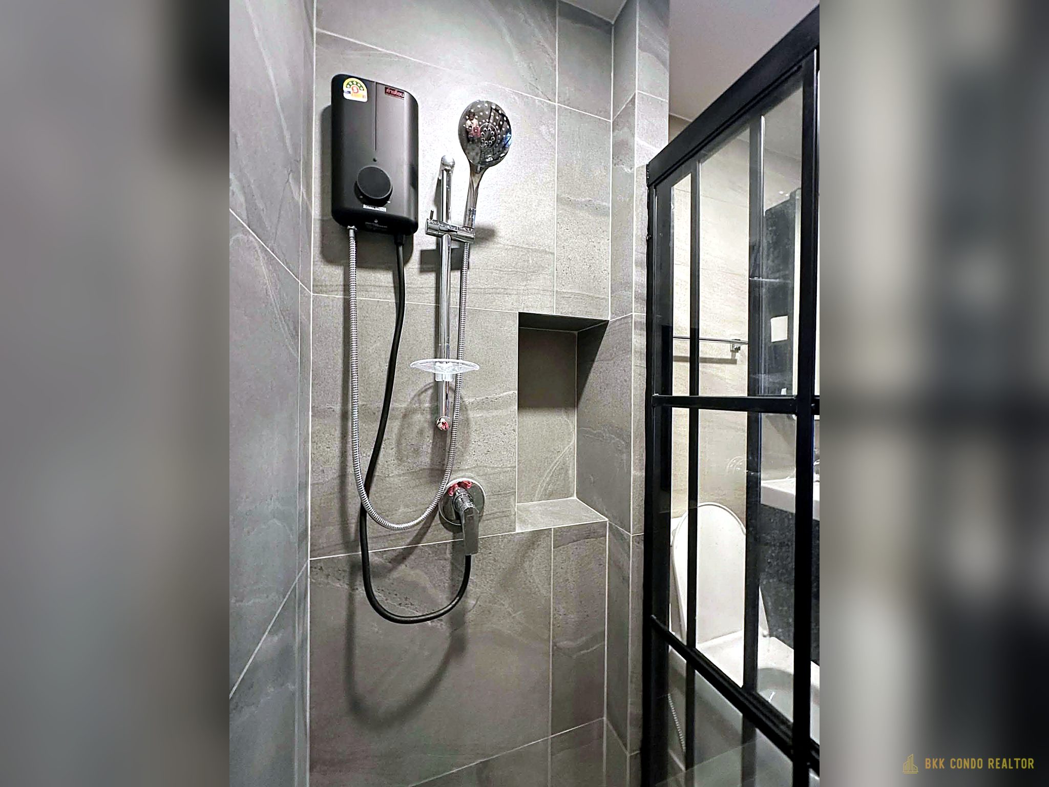 10-bathroom-63 2-Bedroom Condo for Rent at Metris District Ladprao (43 sqm) — BTS Ha Yaek Lat Phrao