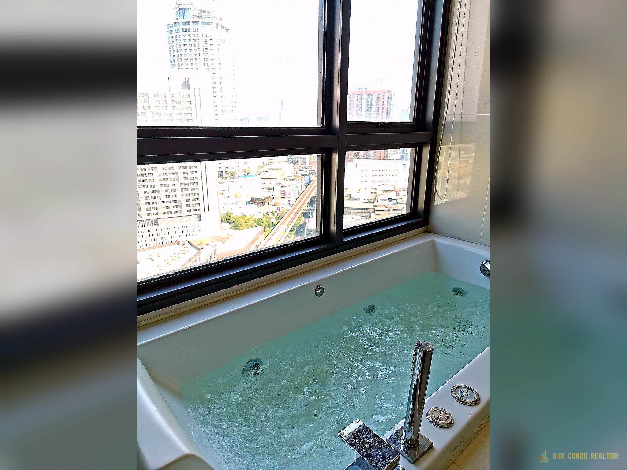 2-Bedroom Condo for Rent at Rhythm 44/1 (68 sqm) — Phra Khanong BTS
