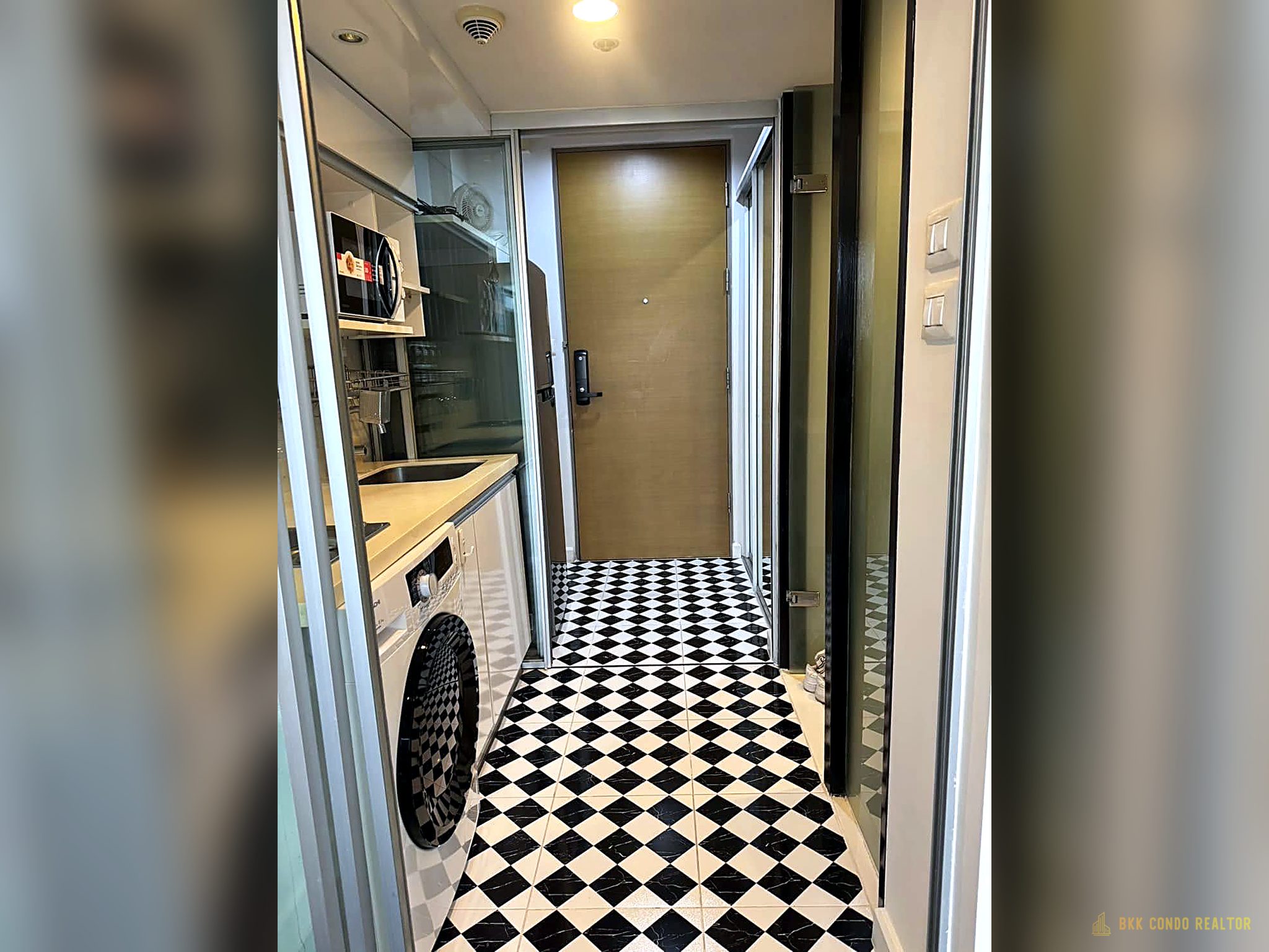Duplex 1-Bedroom Condo for Rent at IDEO Morph 38 (36 sqm) — Thonglor BTS