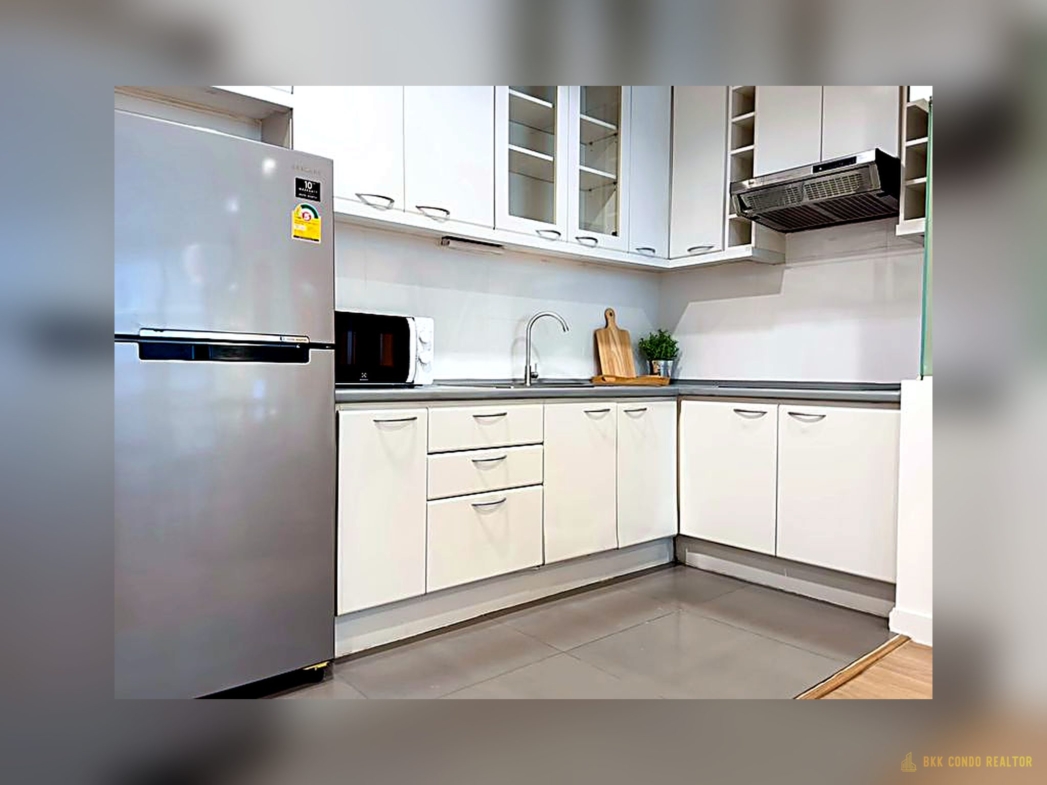 2-Bedroom Condo for Rent at The Royal Place 1 (84 sqm) — Ratchadamri BTS