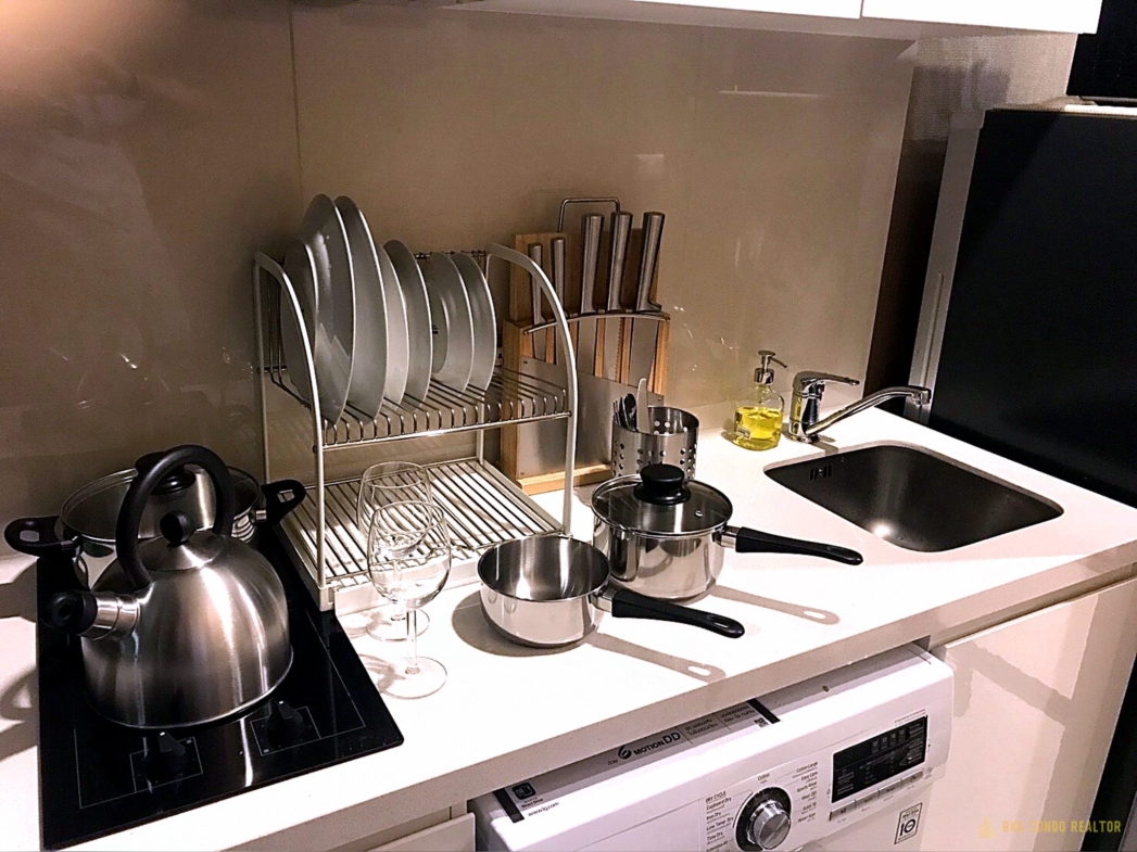 1-Bedroom Condo for Rent at Rhythm Sukhumvit 42 (27 sqm) — Ekkamai BTS