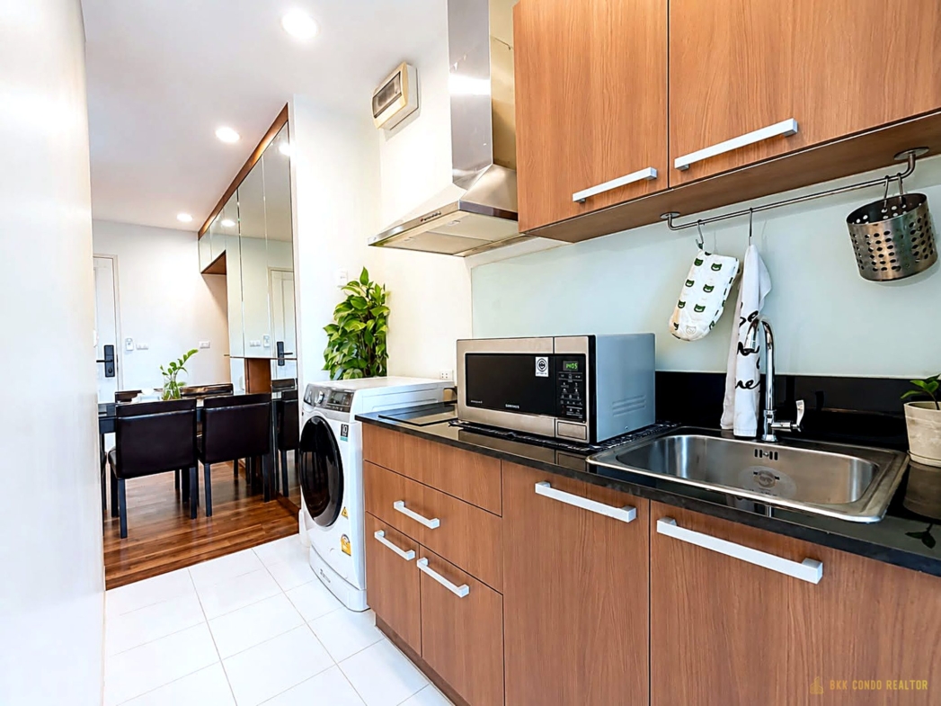 2-Bedroom Condo for Rent at Chewathai Ratchaprarop (55 sqm) — Victory Monument BTS