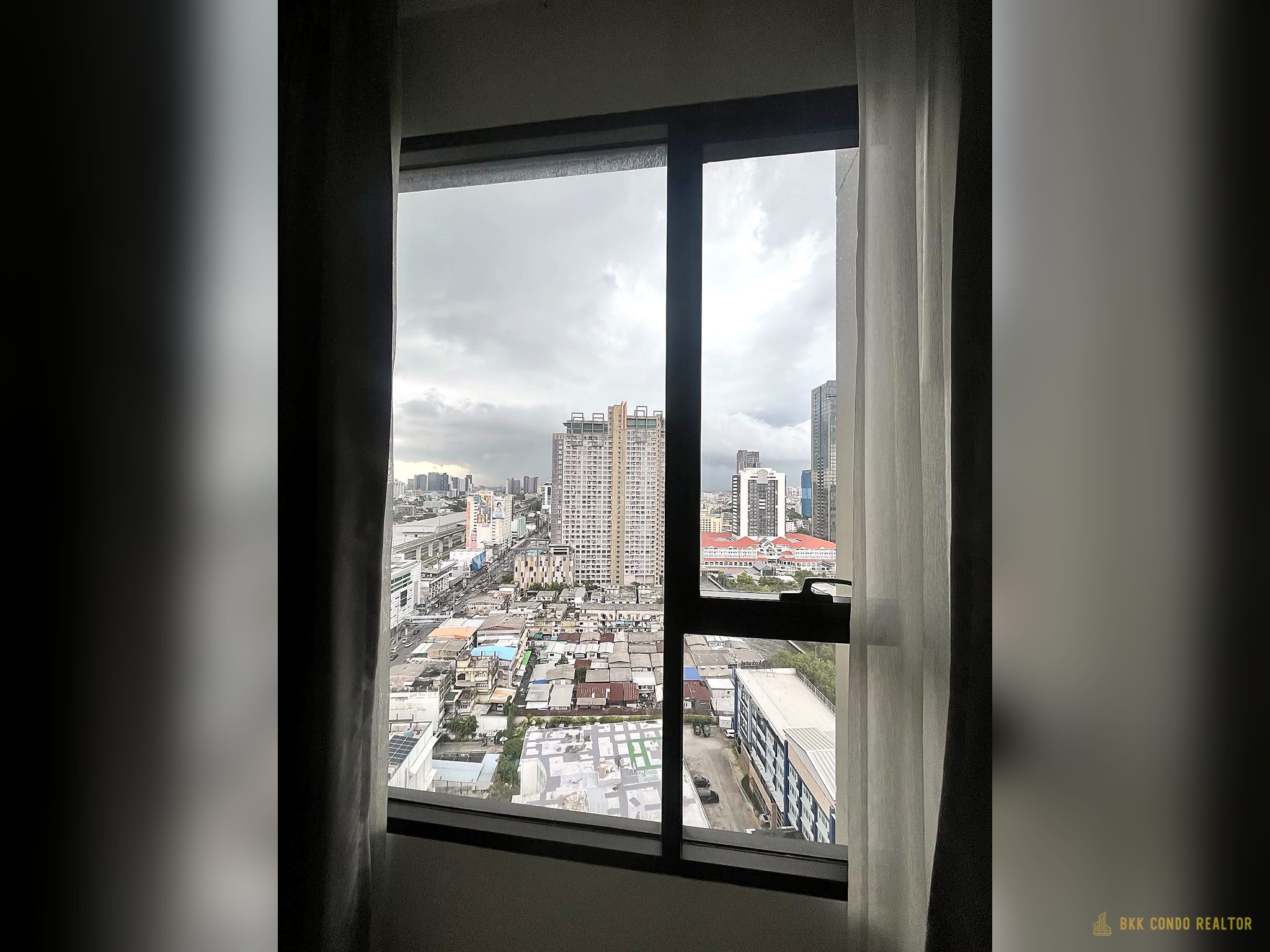 11-balcony_view-17 1-Bedroom Condo for Rent at The Niche Pride Thonglor-Phetchaburi (30 sqm) — MRT Phetchaburi