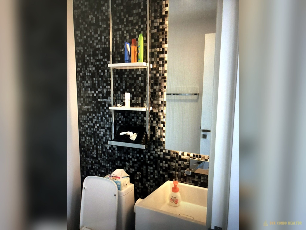 1-Bedroom Condo for Rent at The Room Sukhumvit 69 (35 sqm) — Phra Khanong BTS