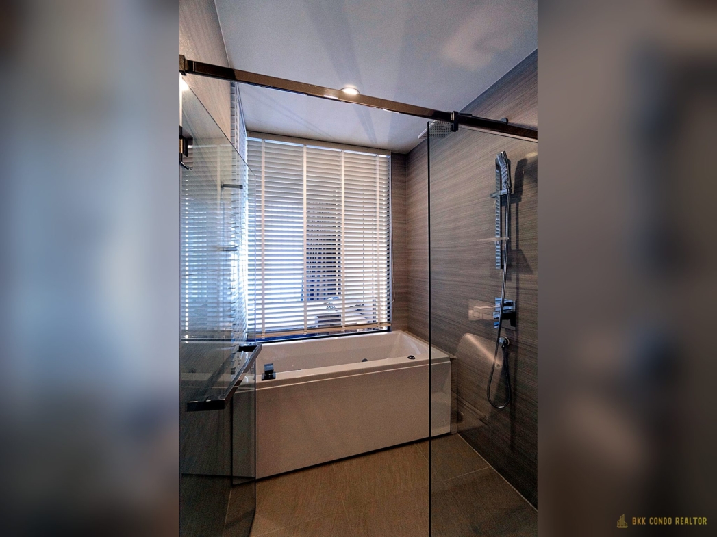 1-Bedroom Condo for Rent at Park Origin Thonglor (32.5 sqm) — Thonglor BTS