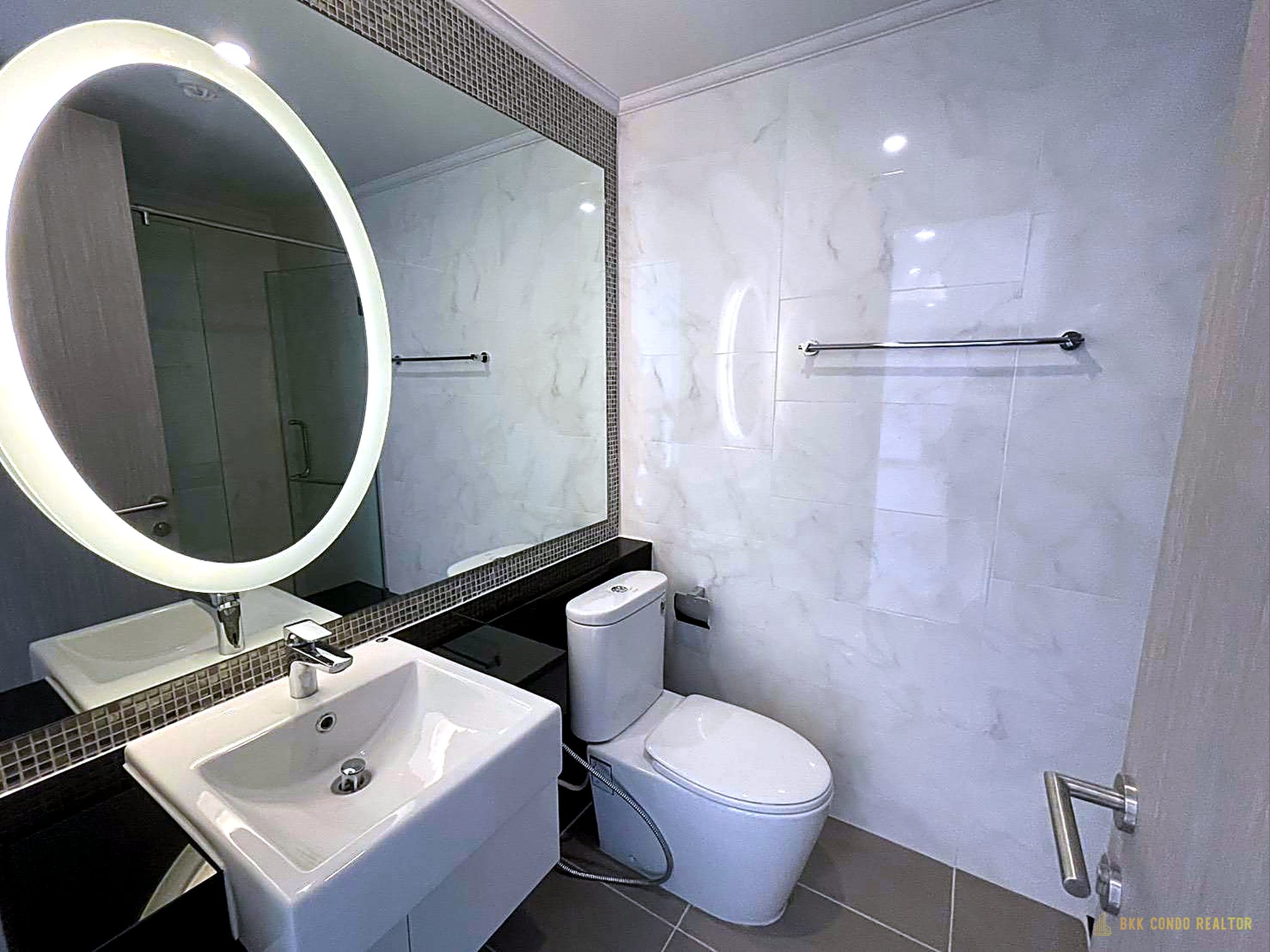 2-Bedroom Condo for Rent at Supalai Oriental Sukhumvit 39 (101 sqm) — Asoke MRT