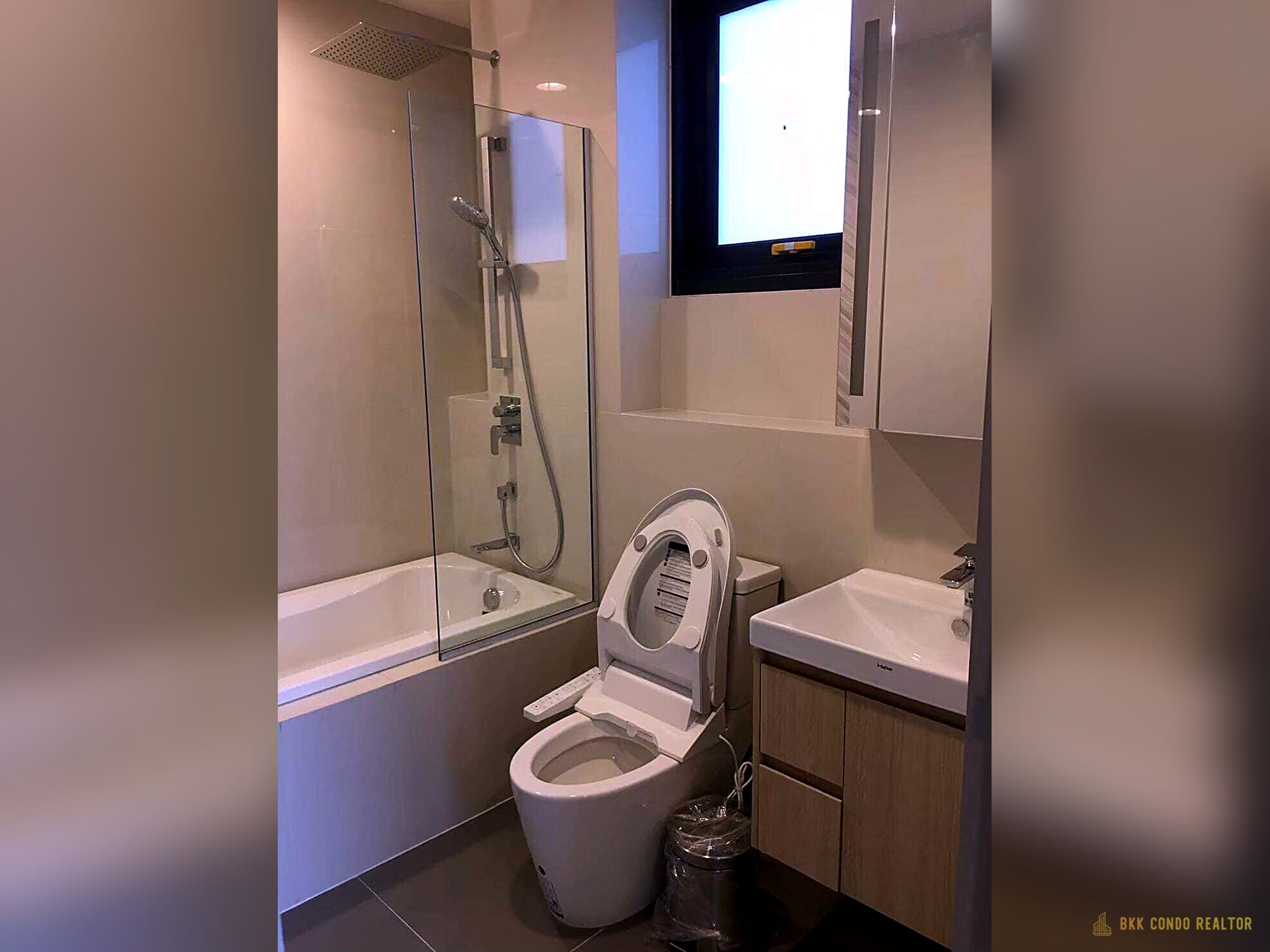 2-Bedroom Condo for Rent at Oka Haus (50 sqm) — Thonglor BTS