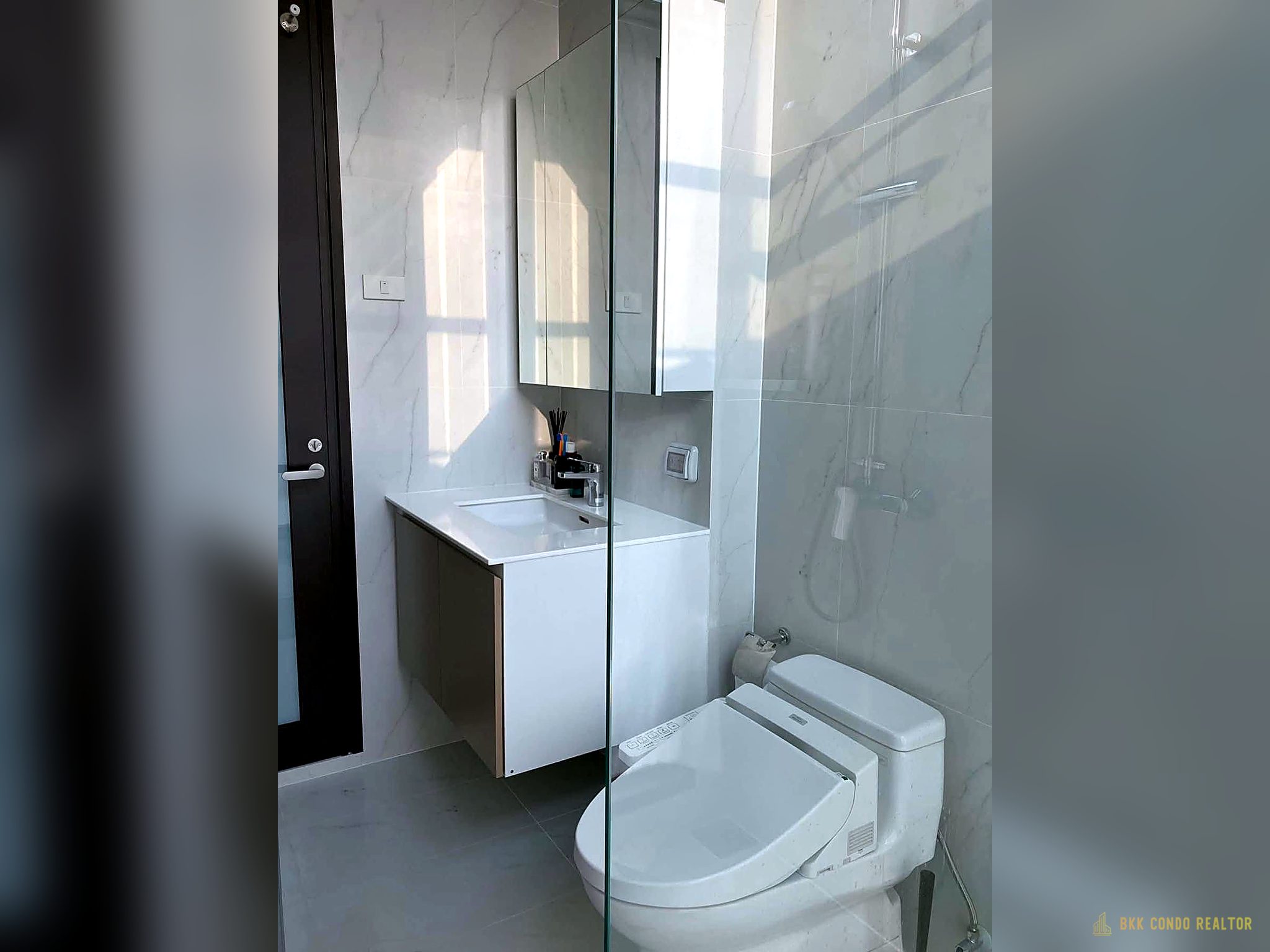 Duplex 1-Bedroom Condo for Rent at Chewathai Residence Asoke (39 sqm) — Rama 9 MRT