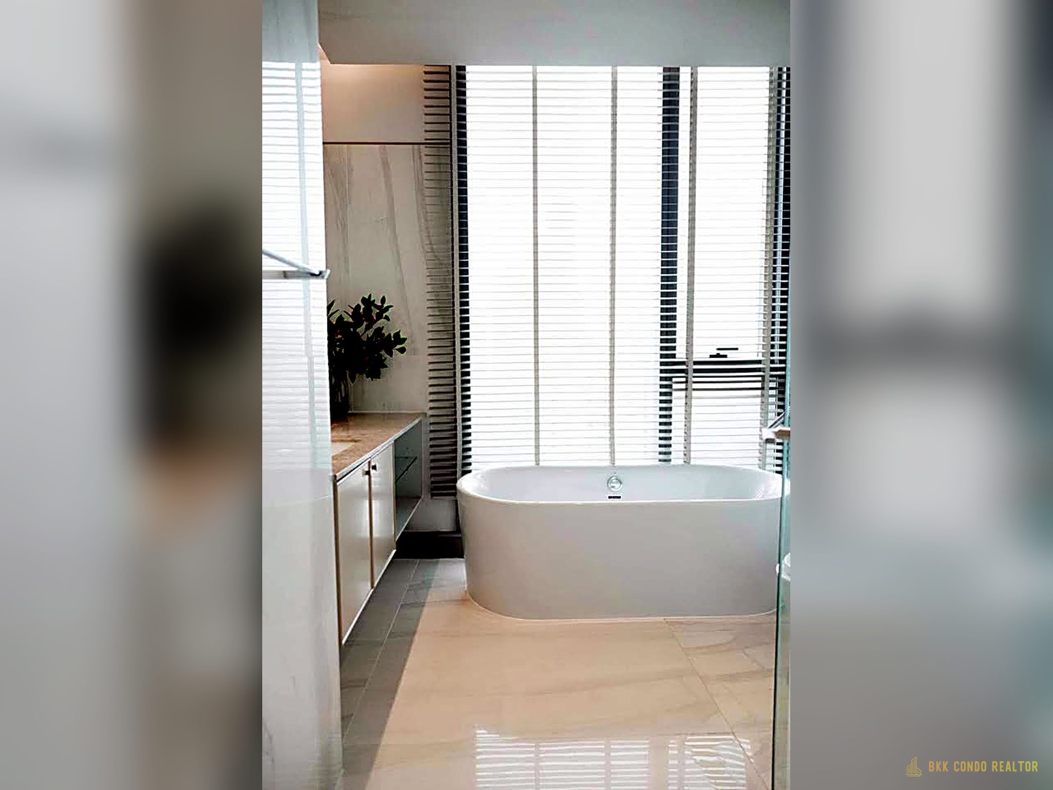 11-bathroom-44 2-Bedroom Condo for Rent at KRAAM Sukhumvit 26 (110 sqm) — Phrom Phong BTS