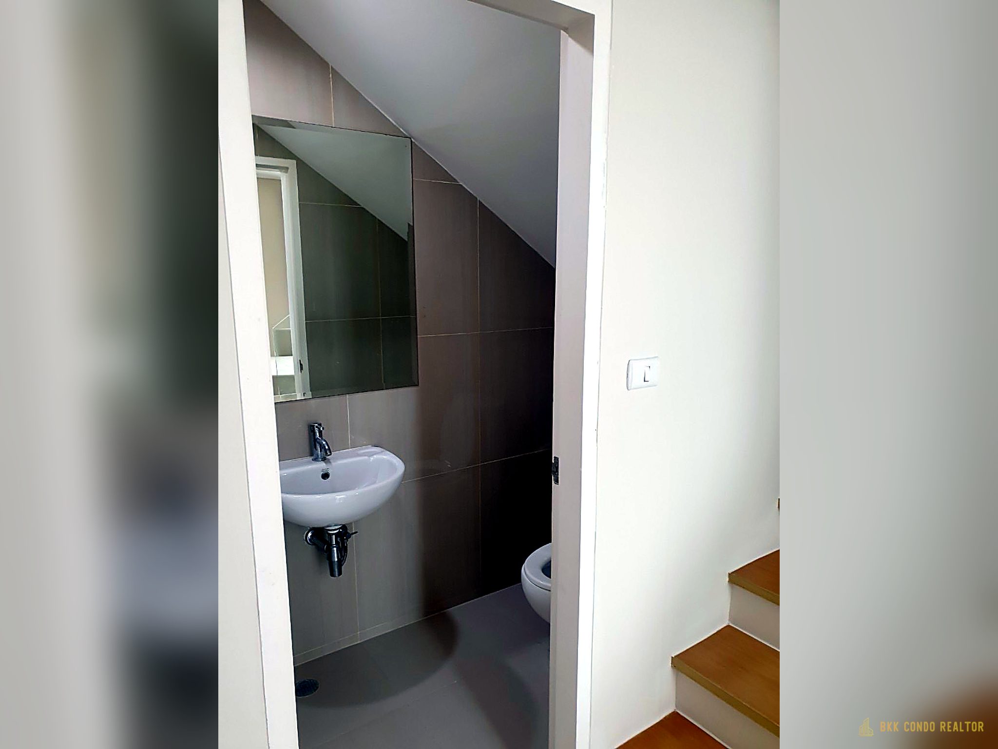 Duplex 1-Bedroom Condo for Rent at Villa Asoke — Phetchaburi MRT