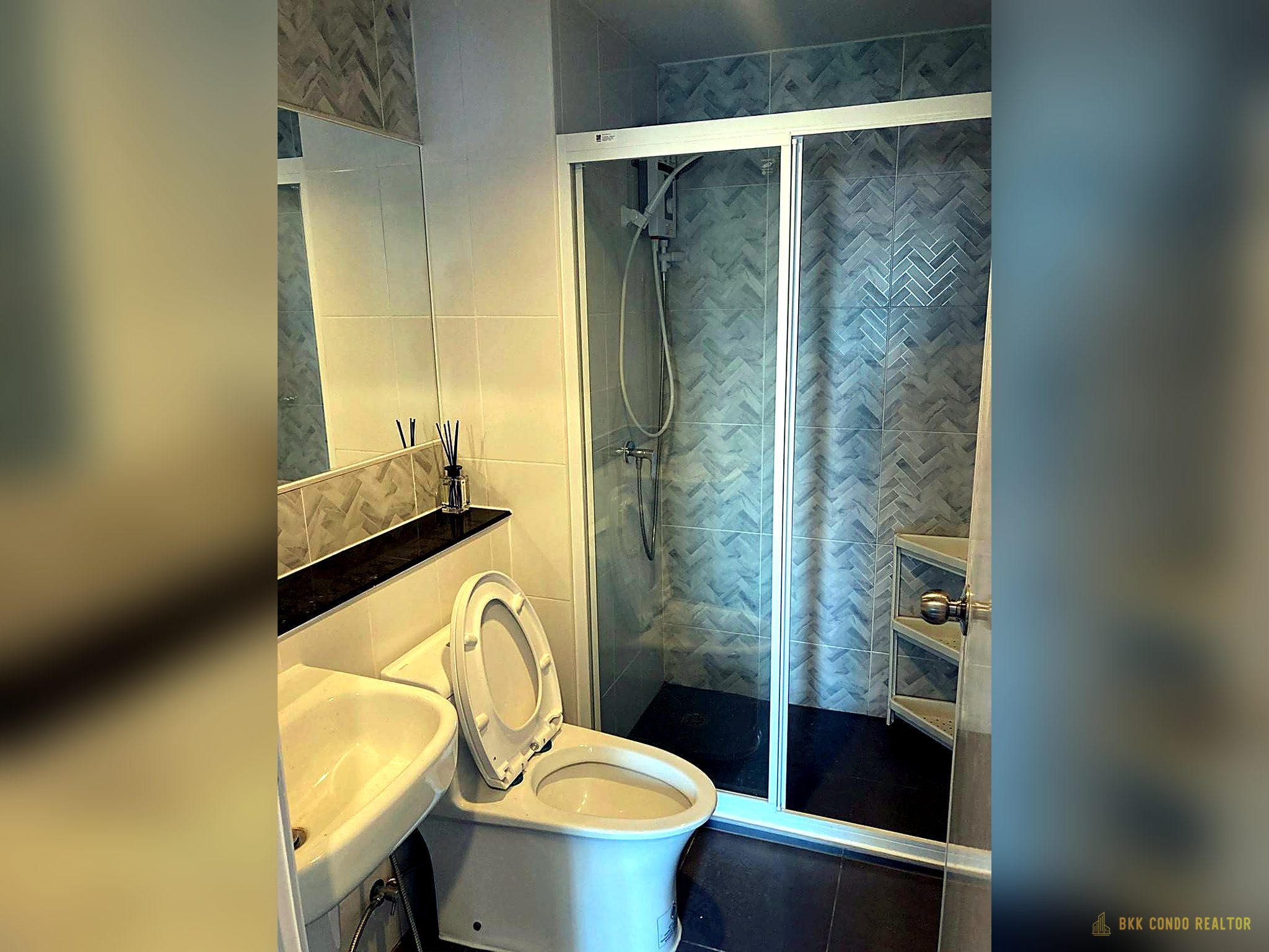 11-bathroom-50 1-Bedroom Condo for Rent at Regent Home Bangna (28 sqm) — Bangna BTS