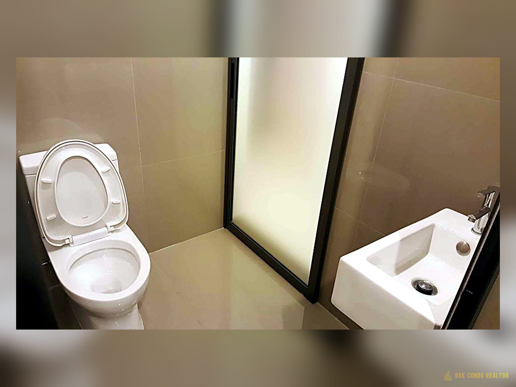 1-Bedroom Condo for Rent at Rhythm Sukhumvit 42 (48 sqm) — Ekkamai BTS