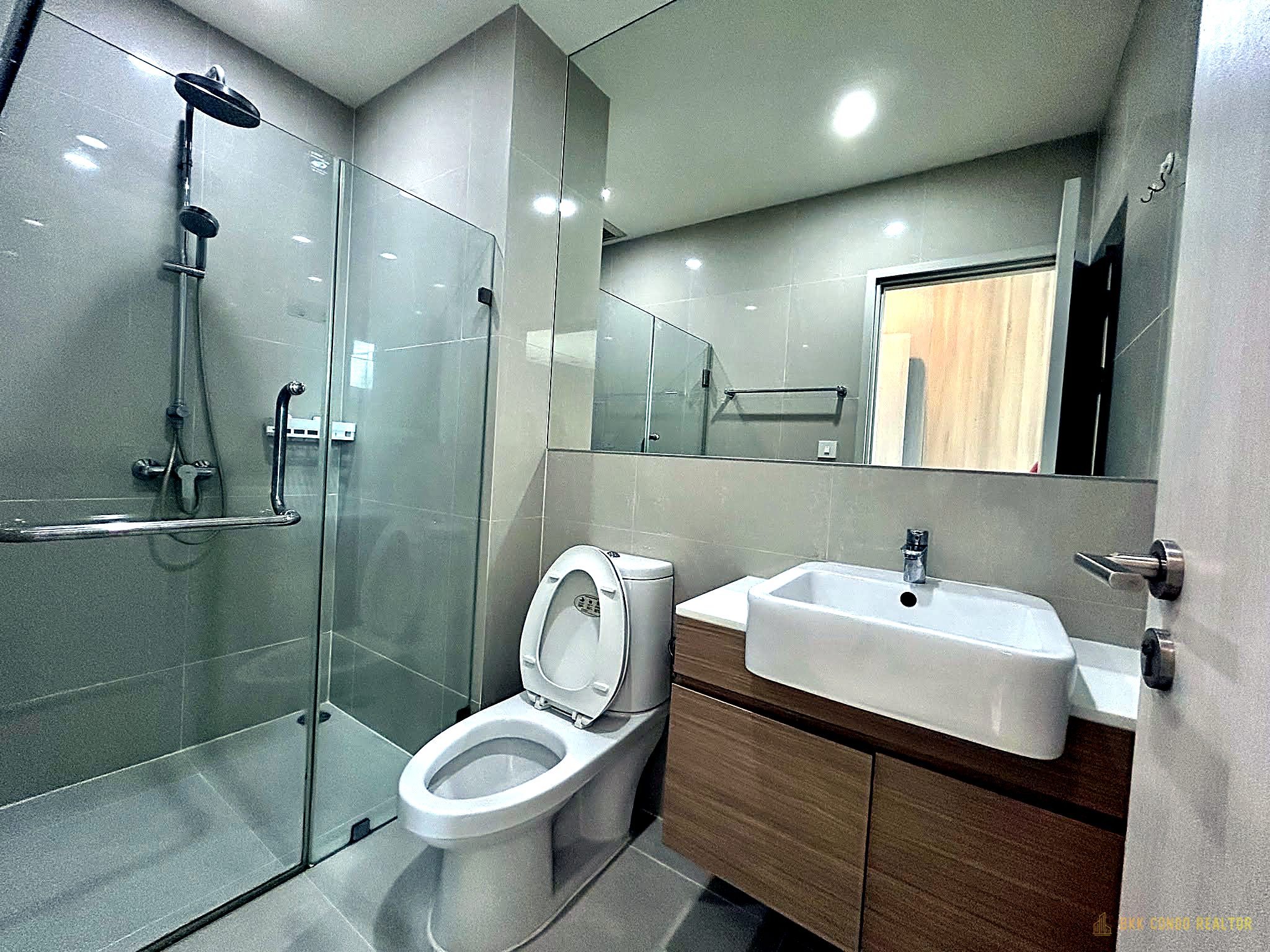 11-bathroom-53 2-Bedroom Condo for Rent at Noble Revolve Ratchada 1 (54 sqm) — Huai Khwang MRT