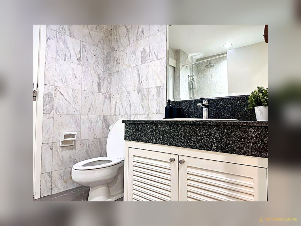 2-Bedroom Condo for Rent at The Royal Place 1 (84 sqm) — Ratchadamri BTS