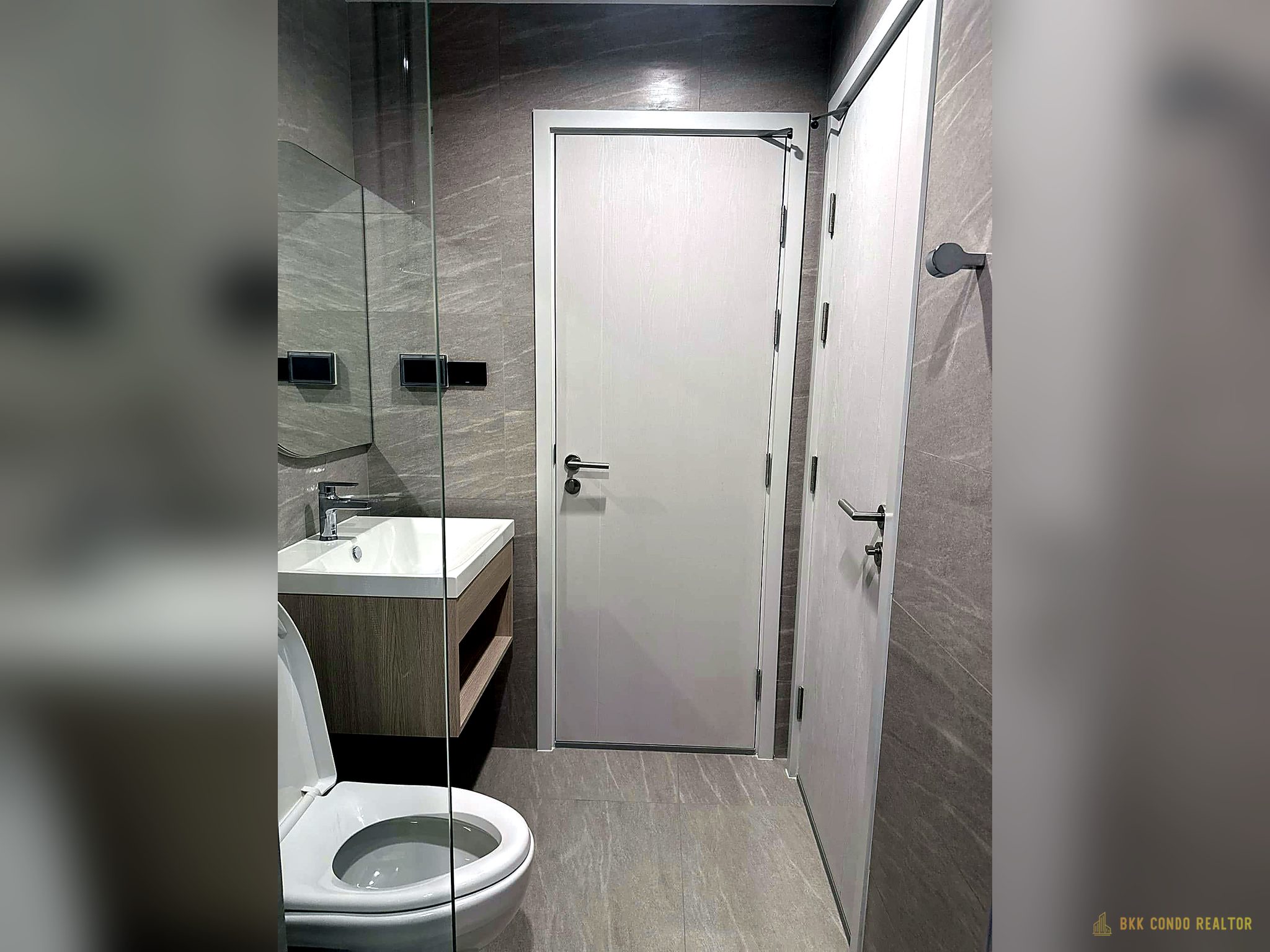 1-Bedroom Condo for Rent at Reference Sathorn – Wongwianyai (31 sqm) — Wongwianyai BTS