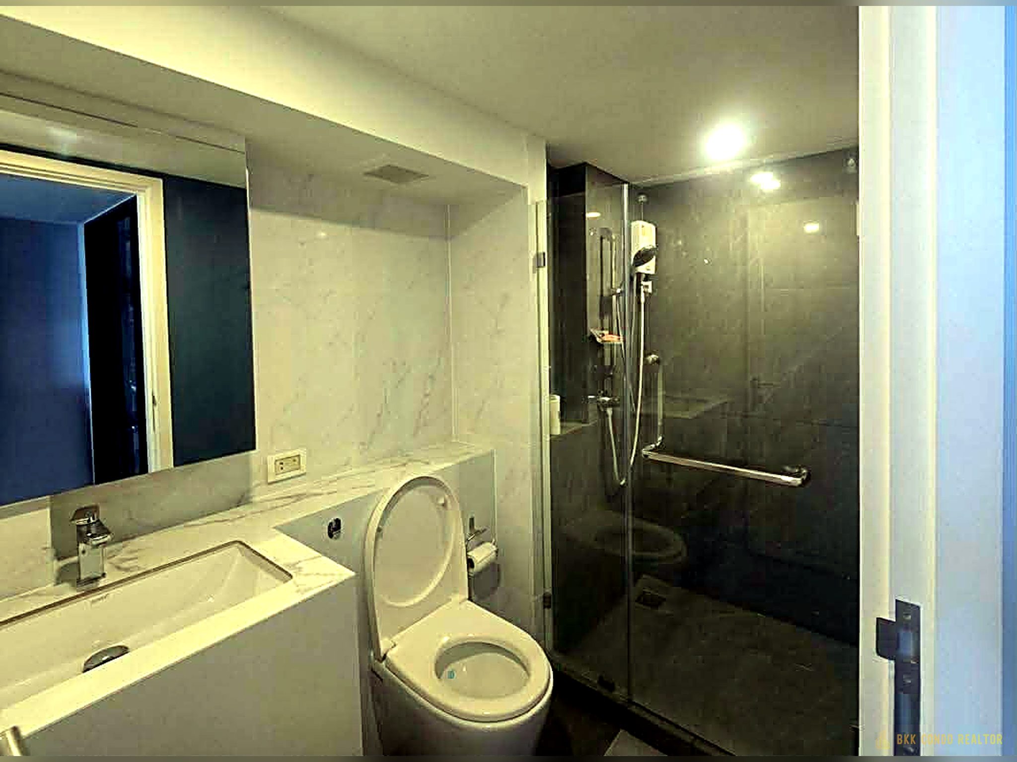 Duplex 1-Bedroom Condo for Rent at Origin Plug & Play Ramkhamhaeng Triple Station (34 sqm) — Ramkhamhaeng