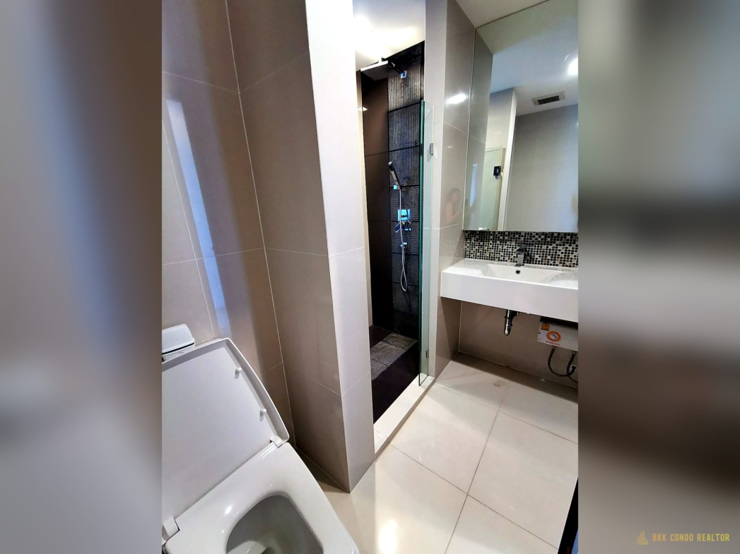 2-Bedroom Condo for Rent at Rhythm 44/1 (68 sqm) — Phra Khanong BTS