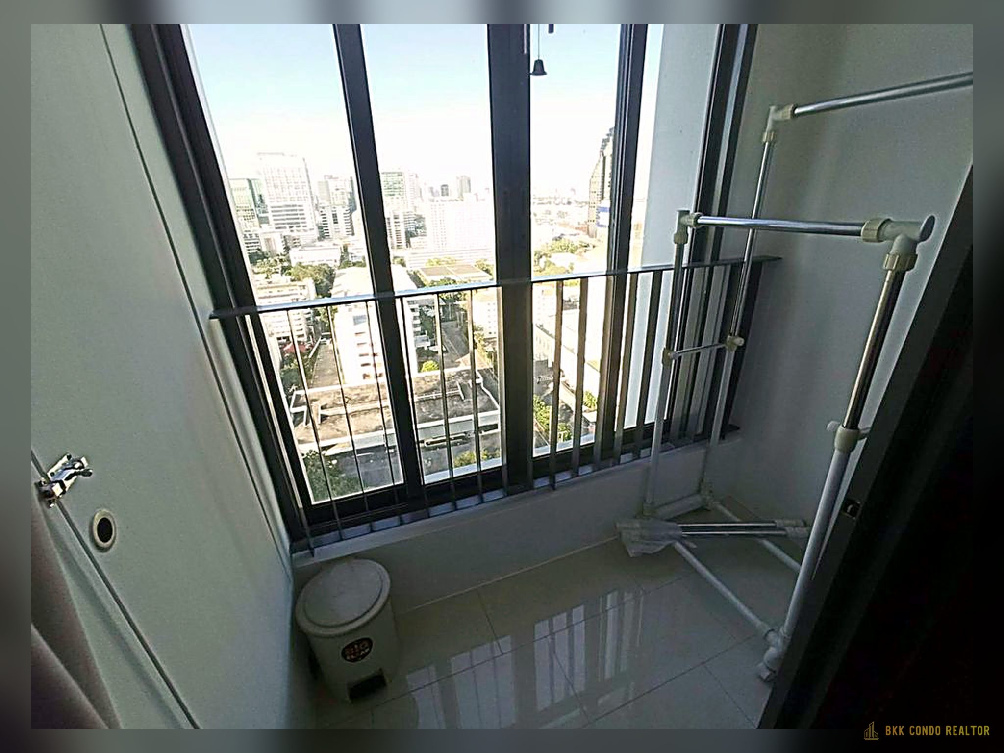 1-Bedroom Condo for Rent at IDEO Mobi Phayathai (31 sqm) — Phaya Thai BTS