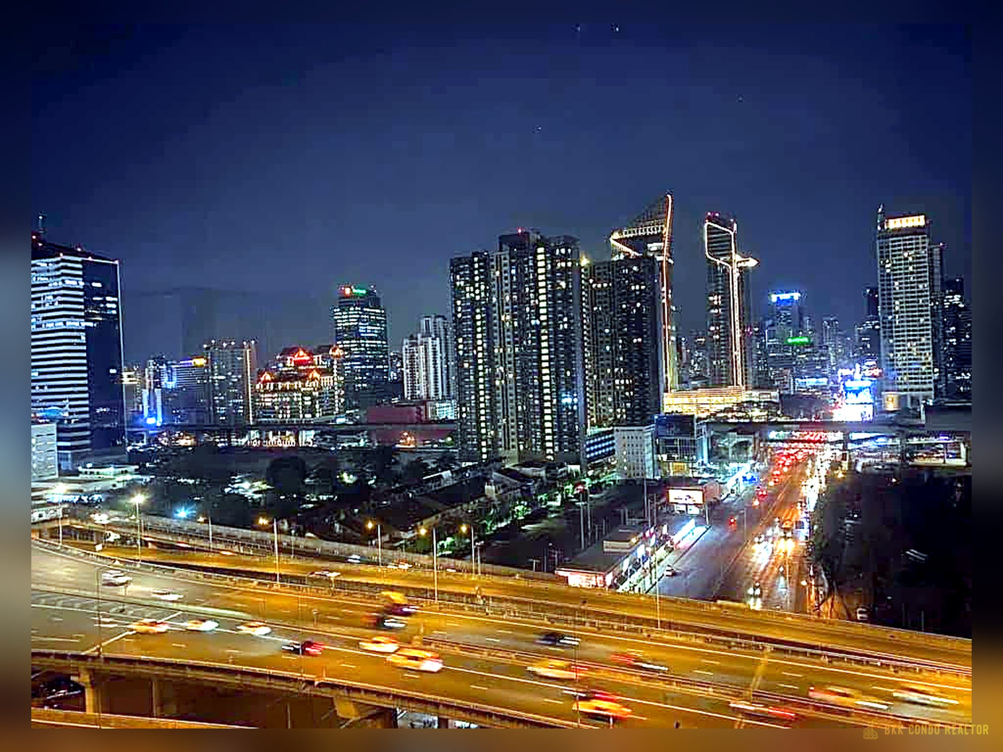 Duplex 1-Bedroom Condo for Rent at Chewathai Residence Asoke (39 sqm) — Rama 9 MRT