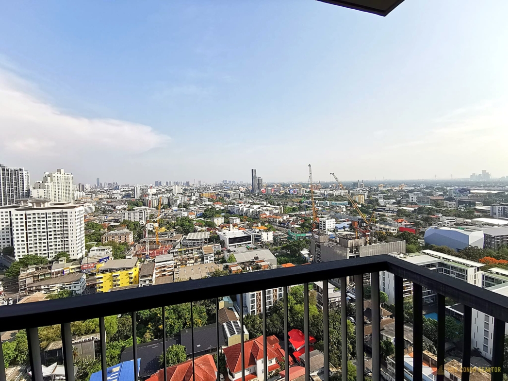 2-Bedroom Condo for Rent at Rhythm 44/1 (68 sqm) — Phra Khanong BTS