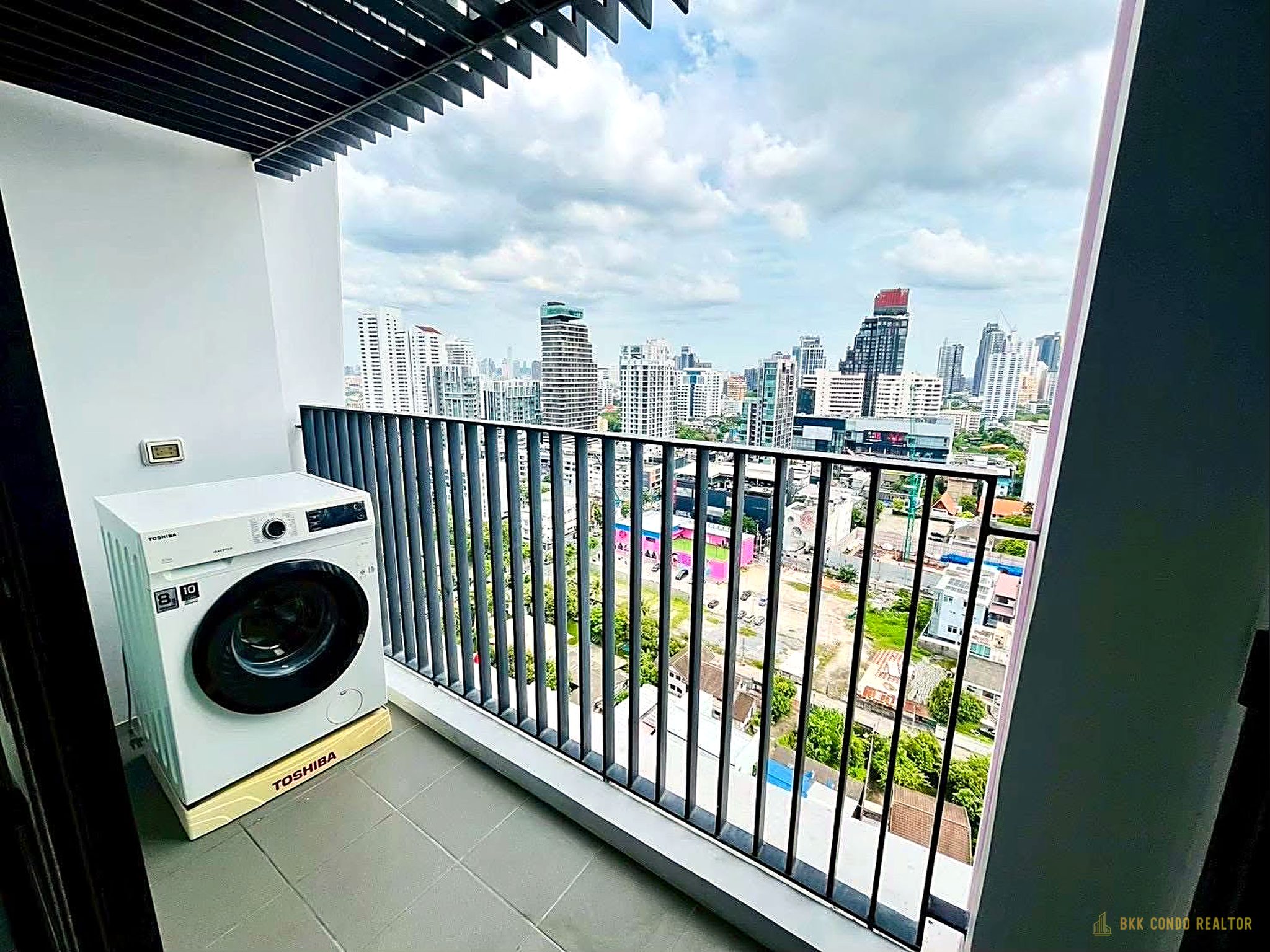 1-Bedroom Condo for Rent at XT Ekkamai (30 sqm) — Ekkamai BTS