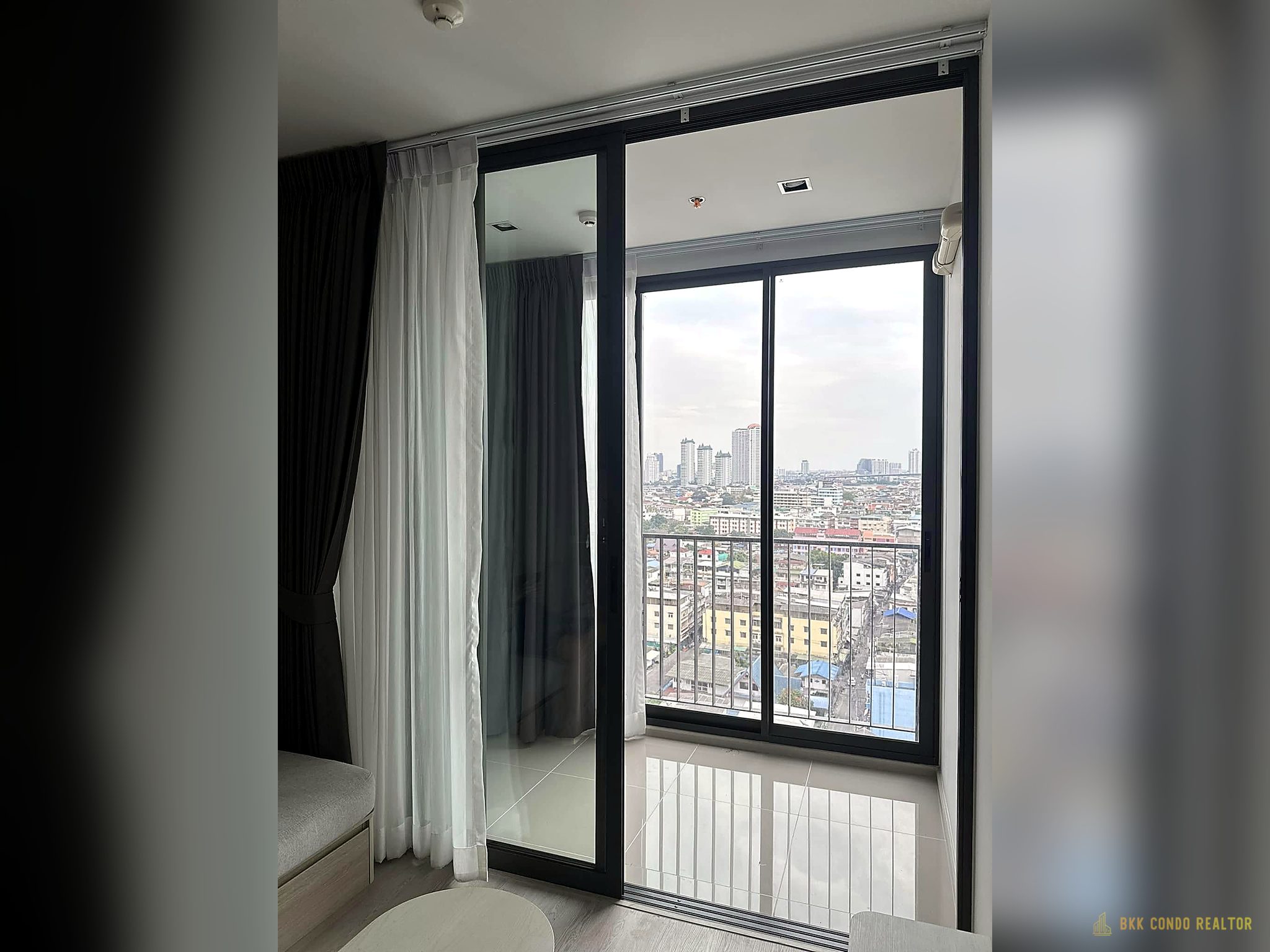 1-Bedroom Condo for Rent at Reference Sathorn – Wongwianyai (31 sqm) — Wongwianyai BTS