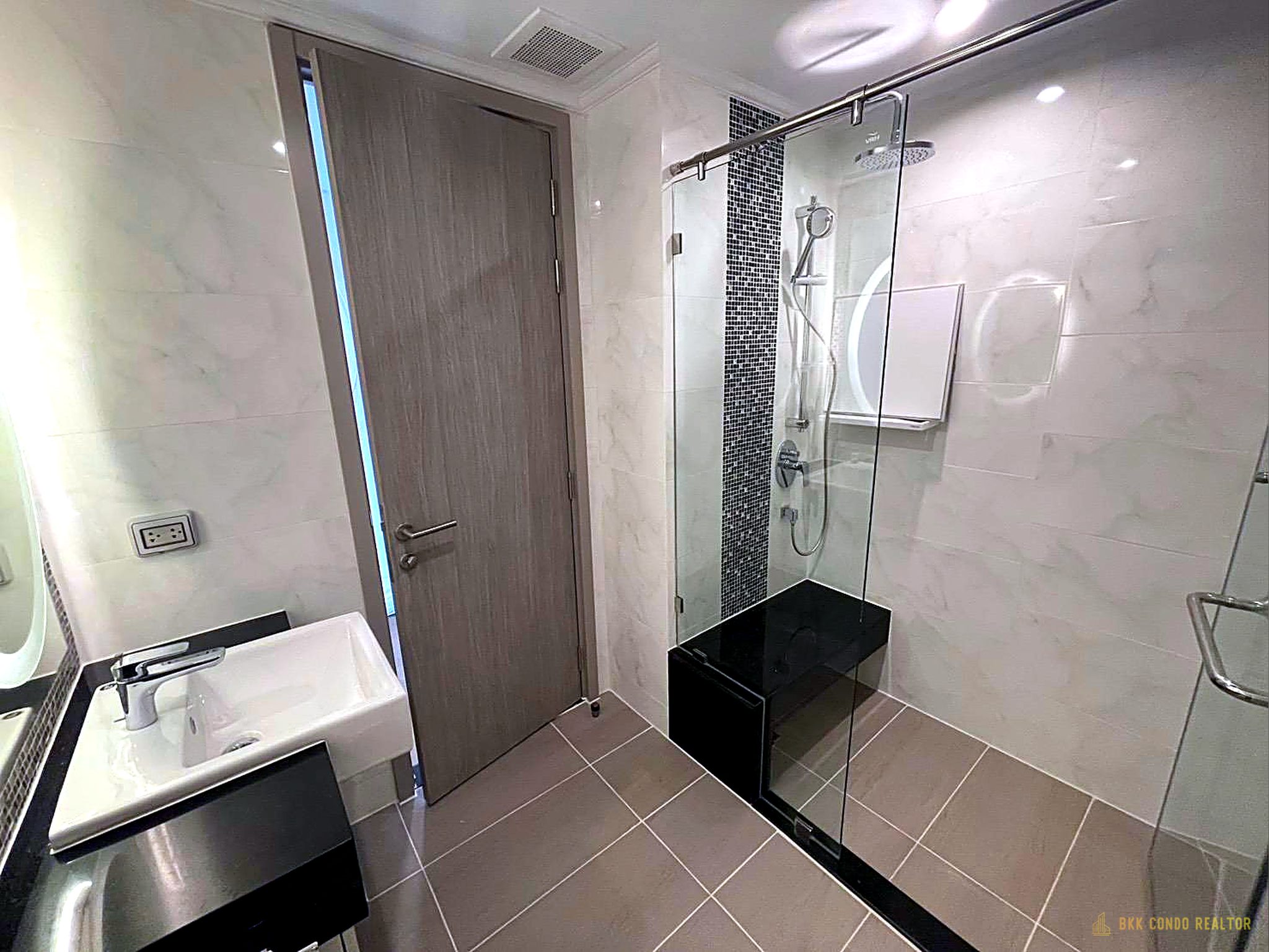 2-Bedroom Condo for Rent at Supalai Oriental Sukhumvit 39 (101 sqm) — Asoke MRT