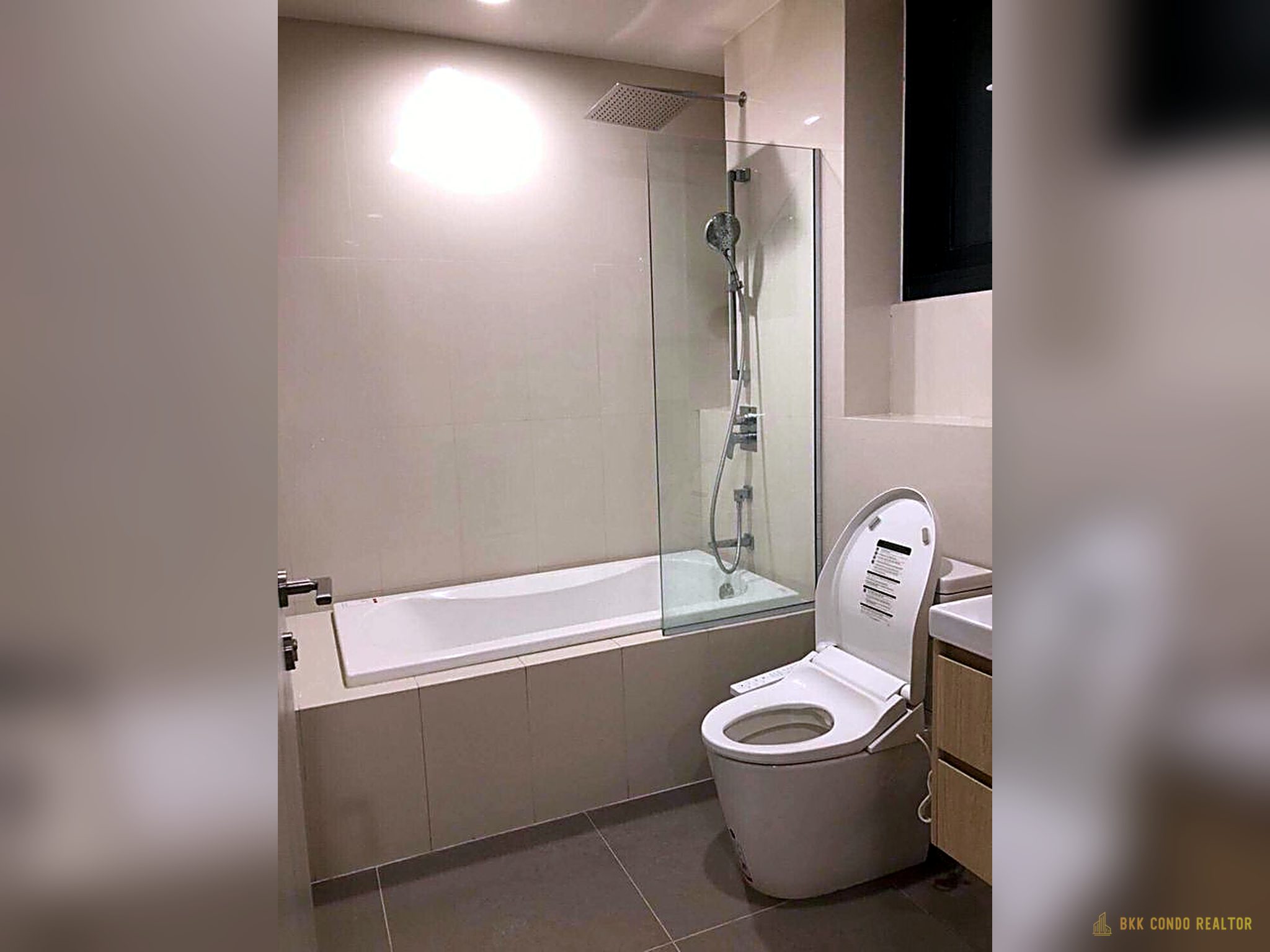 2-Bedroom Condo for Rent at Oka Haus (50 sqm) — Thonglor BTS
