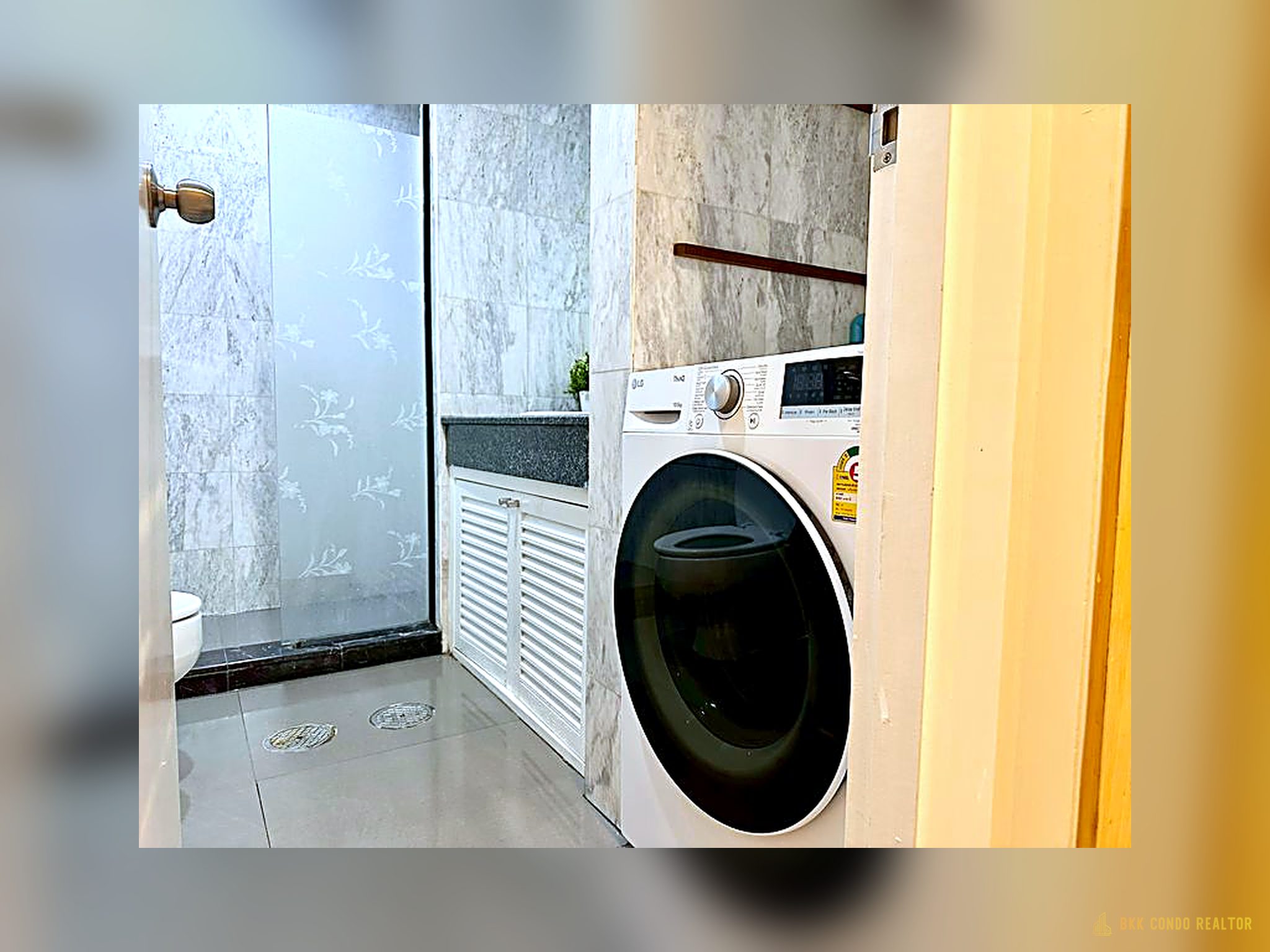 2-Bedroom Condo for Rent at The Royal Place 1 (84 sqm) — Ratchadamri BTS