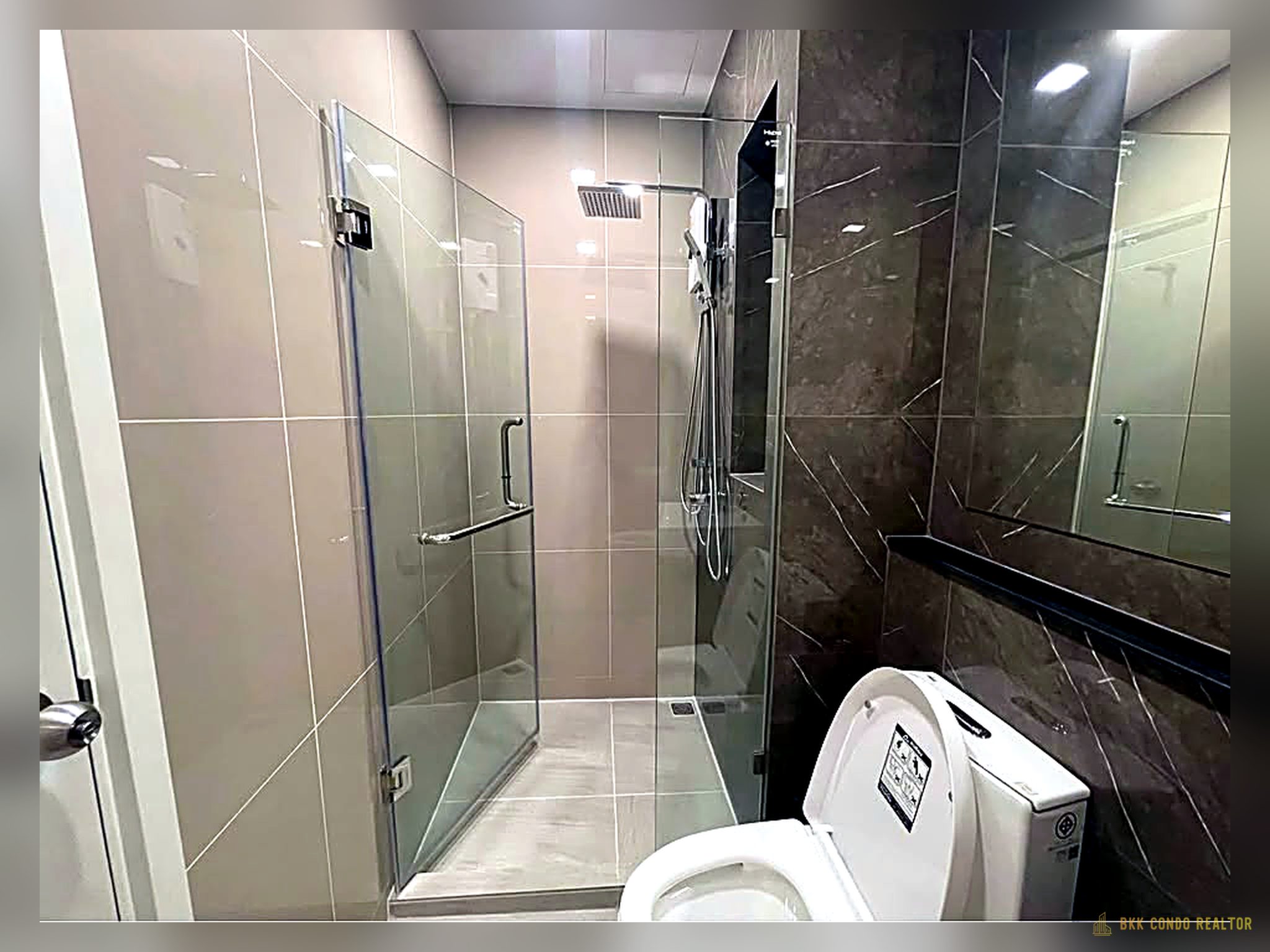 1-Bedroom Condo for Rent at The Tree Pattanakarn-Ekkamai (30 sqm) — Ramkhamhaeng Airport Link