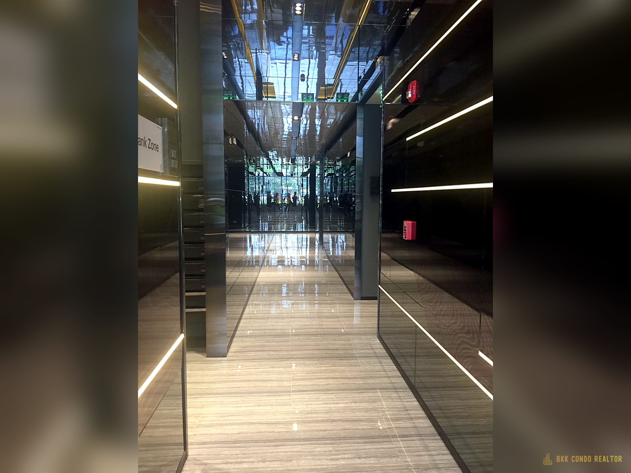 1-Bedroom Condo for Rent at Ideo Mobi Rangnam (35 sqm) — Victory Monument BTS