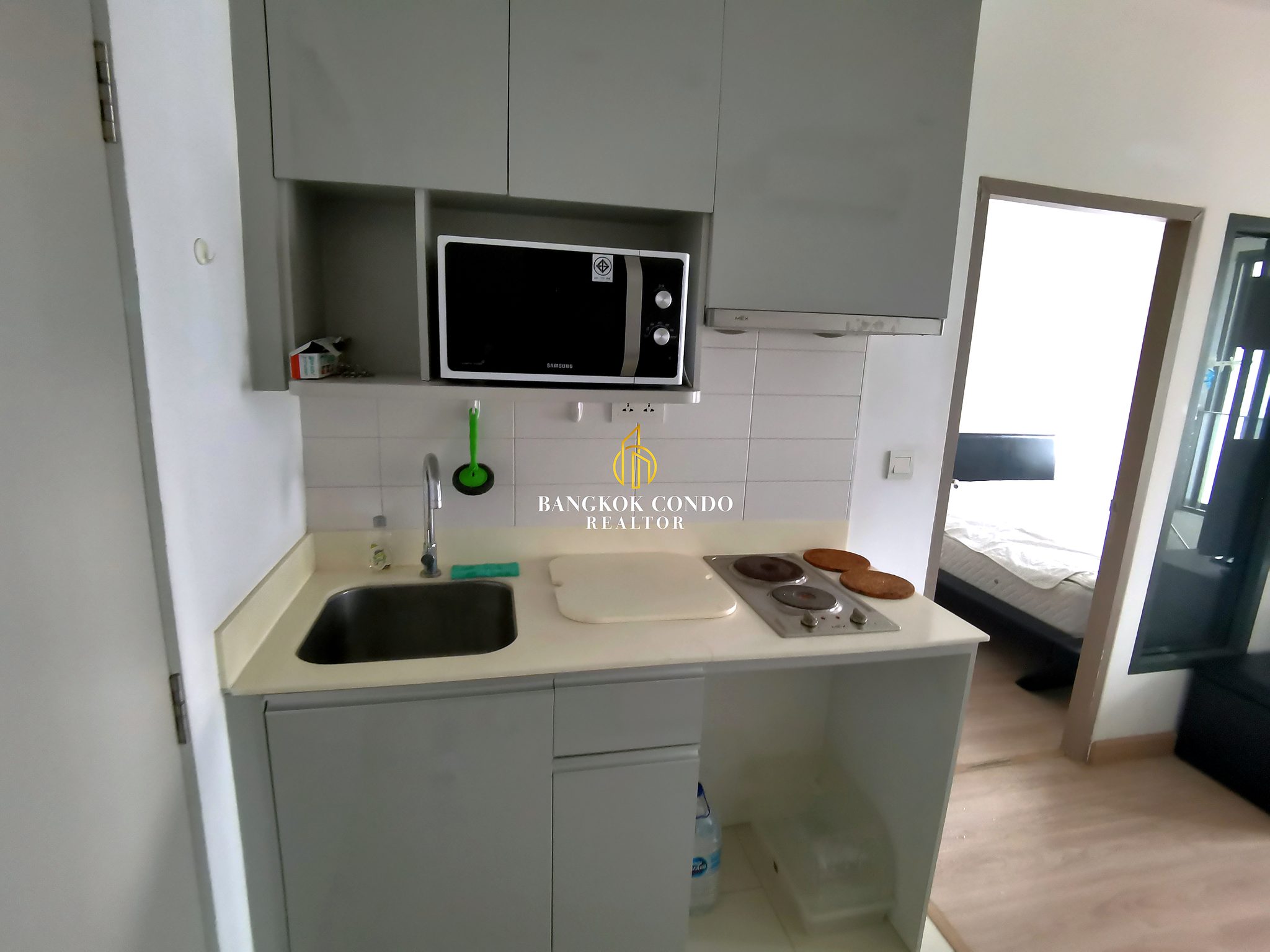 1-Bedroom Condo for Rent at IDEO Mobi Phayathai (30.5 sqm) — Phaya Thai BTS