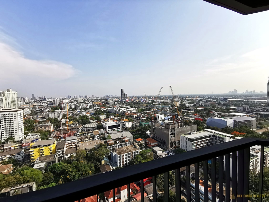2-Bedroom Condo for Rent at Rhythm 44/1 (68 sqm) — Phra Khanong BTS