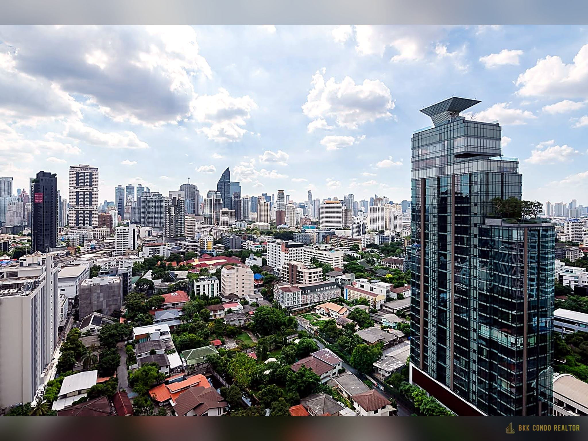 13-balcony_view-6 3-Bedroom Condo for Rent at Fiftyfif Tower (223 sqm) — Thonglor BTS