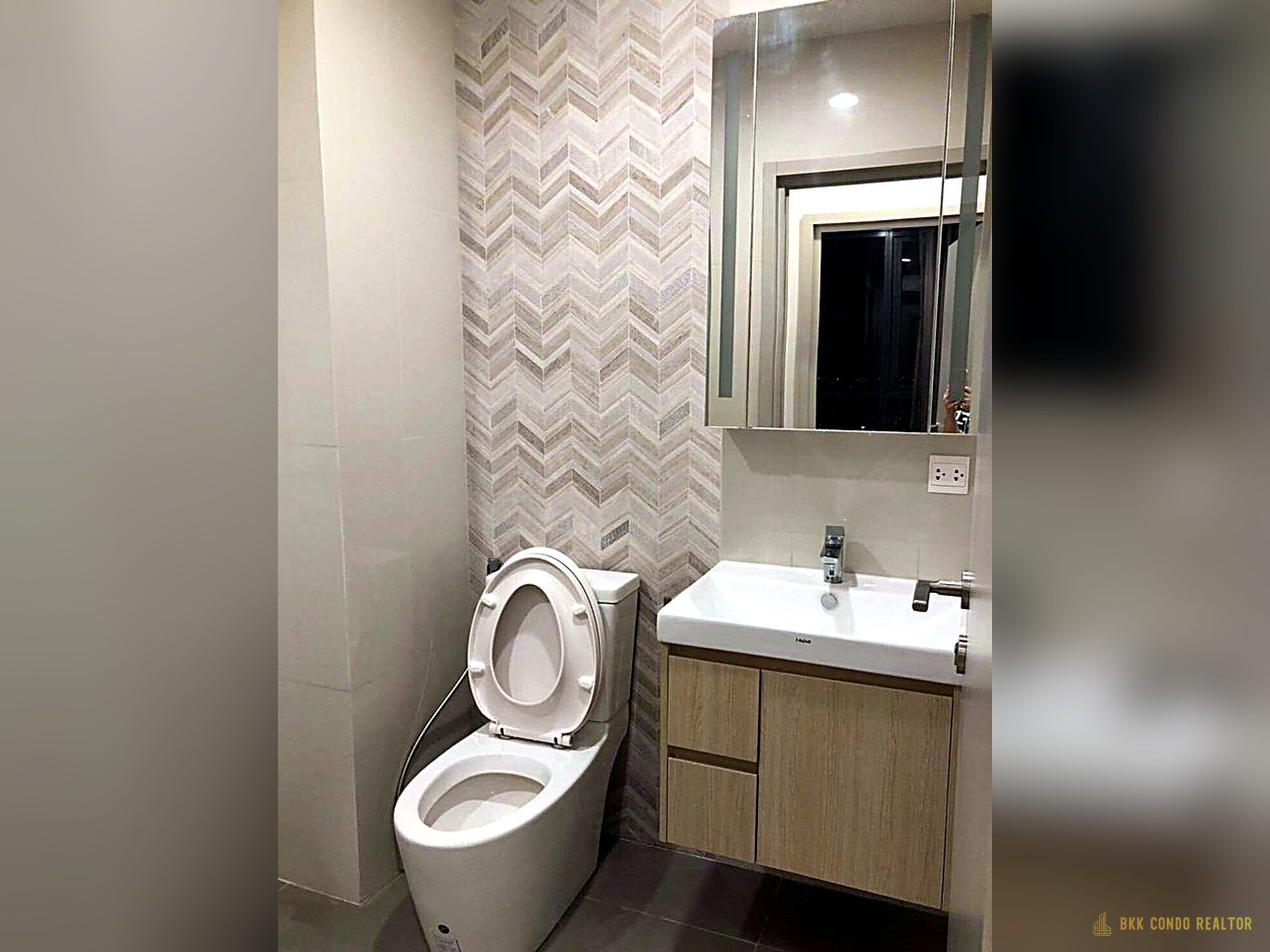 2-Bedroom Condo for Rent at Oka Haus (50 sqm) — Thonglor BTS