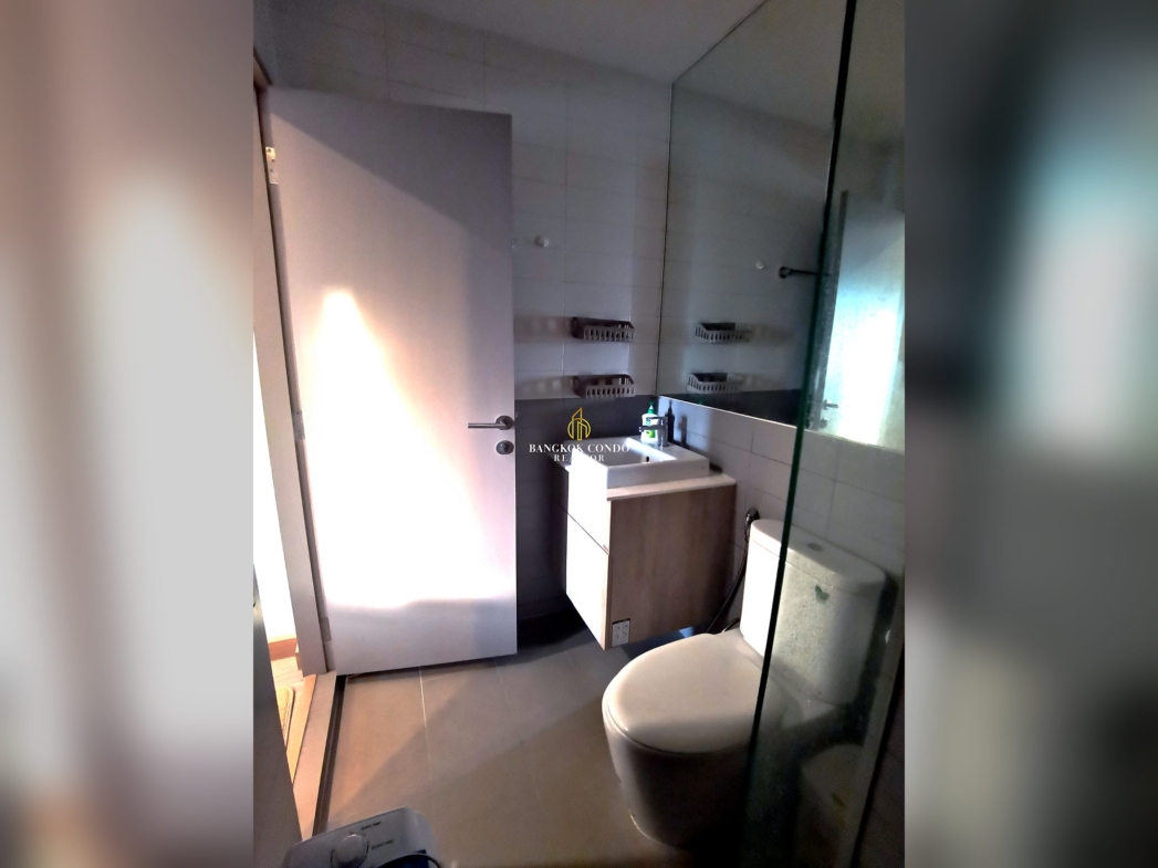 1-Bedroom Condo for Rent at IDEO Mobi Phayathai (30.5 sqm) — Phaya Thai BTS