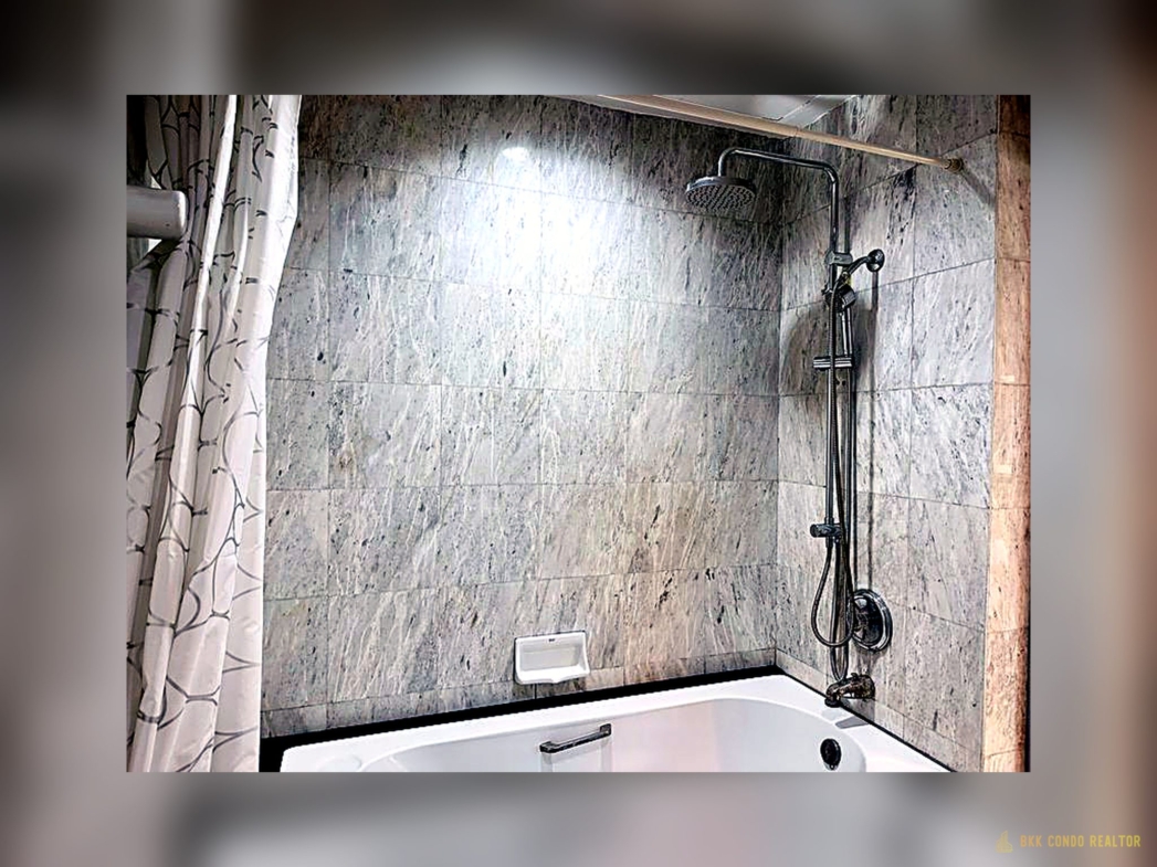 2-Bedroom Condo for Rent at The Royal Place 1 (84 sqm) — Ratchadamri BTS