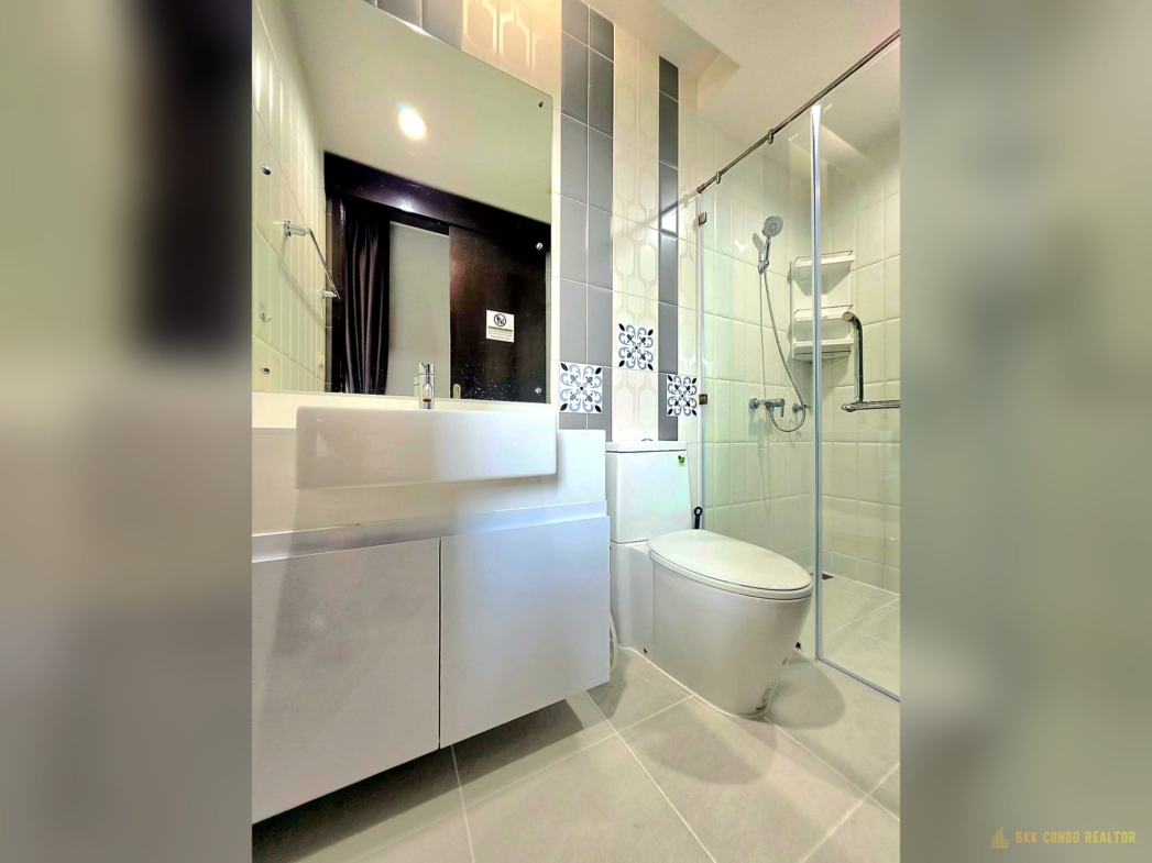 1-Bedroom Condo for Rent at Circle Condominium (48 sqm) — MRT Phetchaburi