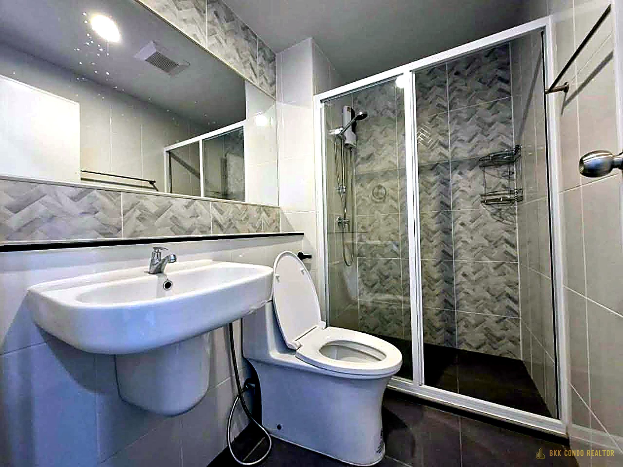 1-Bedroom Condo for Rent at Regent Home Bangna (28 sqm) — Bangna BTS