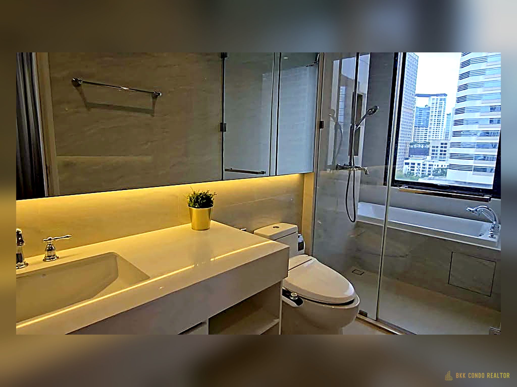 2-Bedroom Condo for Rent at Muniq Langsuan (86 sqm) — Chidlom BTS