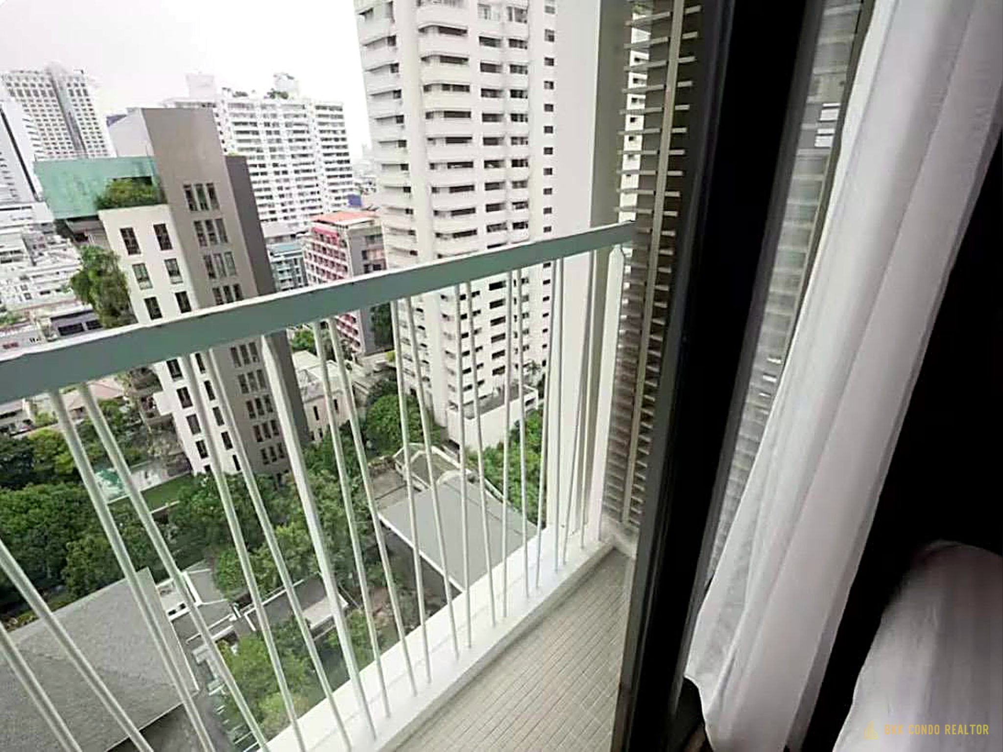 1-Bedroom Condo for Rent at Noble Recole Sukhumvit 19 (35 sqm) — Asoke BTS