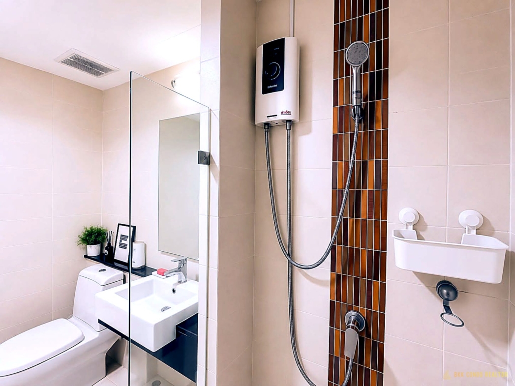 2-Bedroom Condo for Rent at Chewathai Ratchaprarop (55 sqm) — Victory Monument BTS