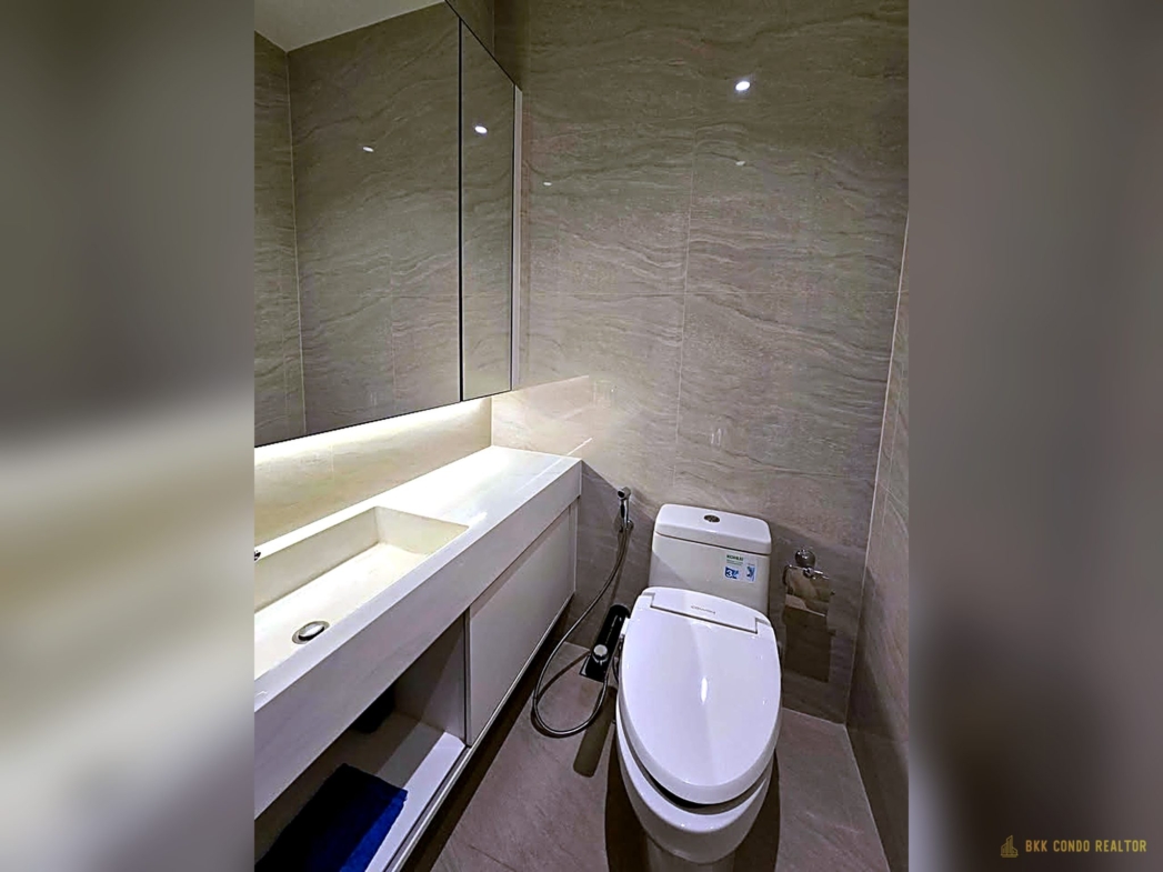 2-Bedroom Condo for Rent at Muniq Langsuan (86 sqm) — Chidlom BTS