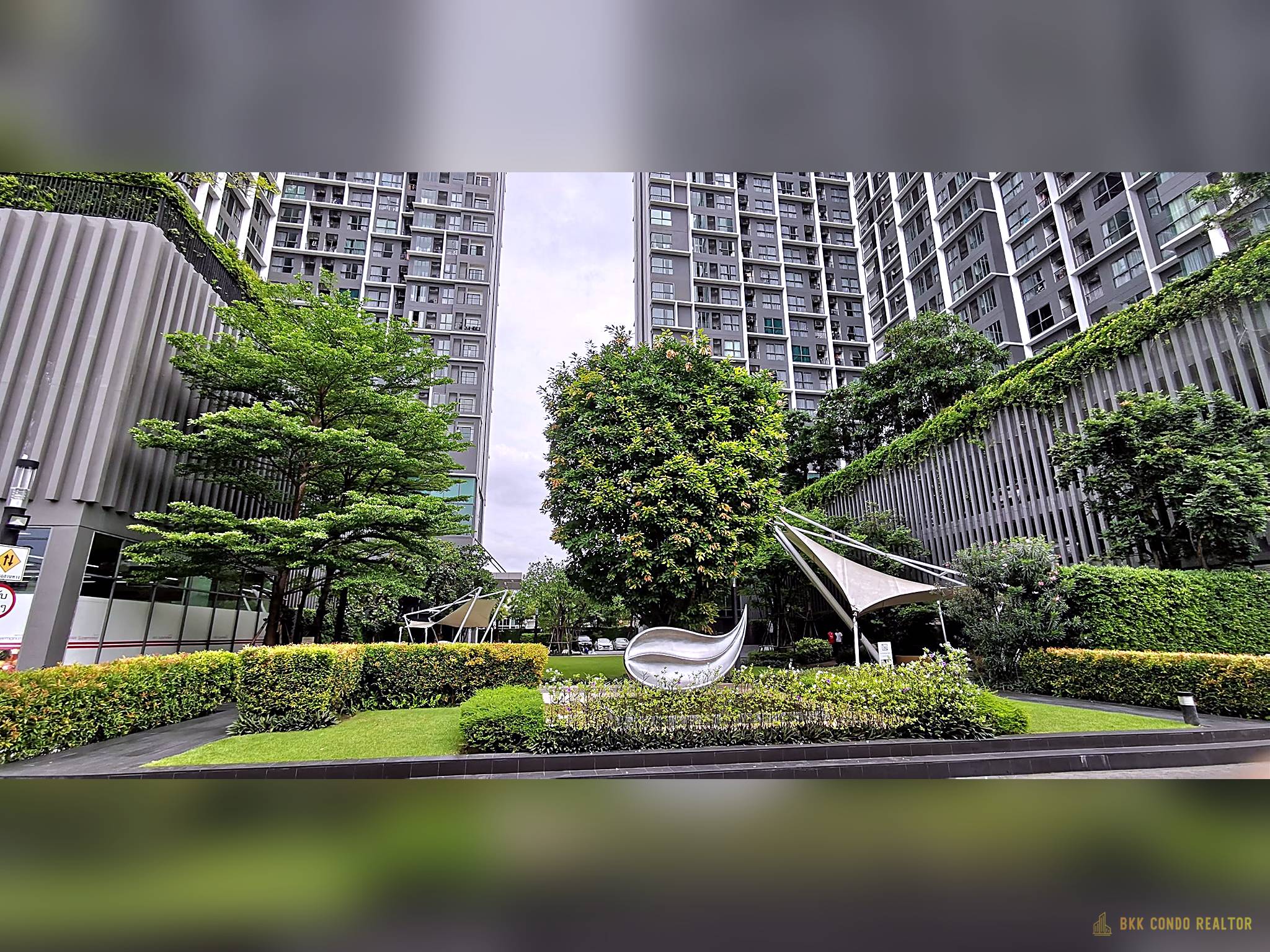1-Bedroom Condo for Rent at IDEO Mobi Phayathai (31 sqm) — Phaya Thai BTS