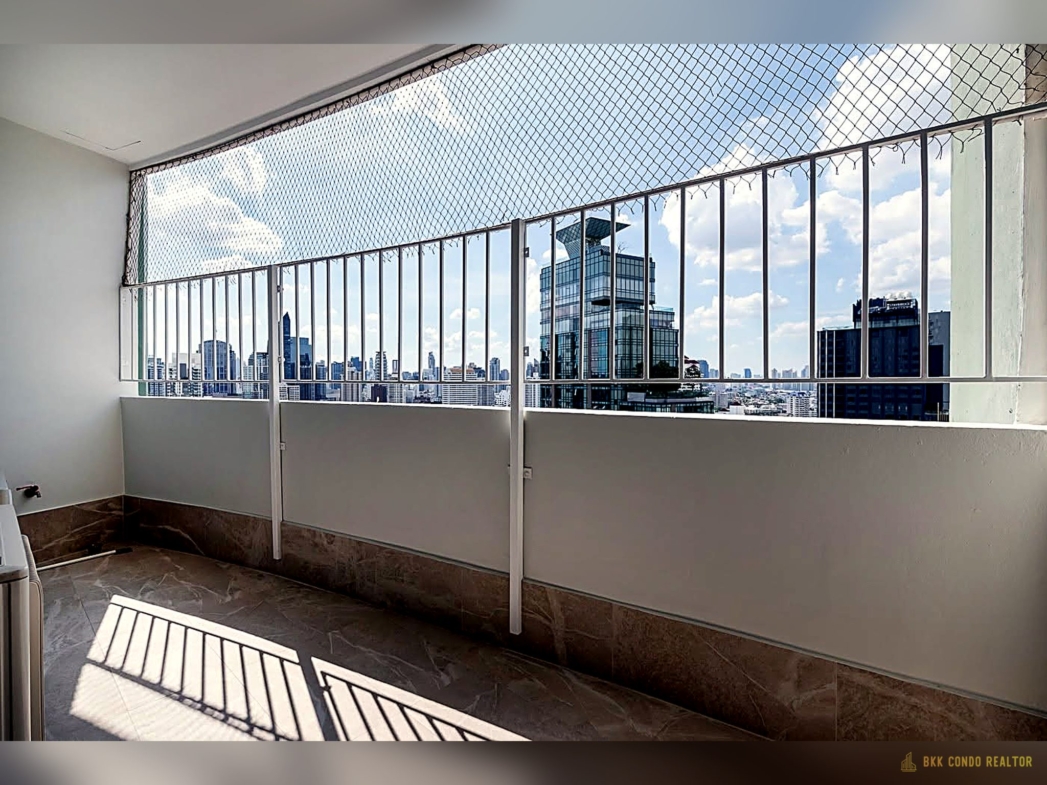 3-Bedroom Condo for Rent at Fiftyfif Tower (223 sqm) — Thonglor BTS