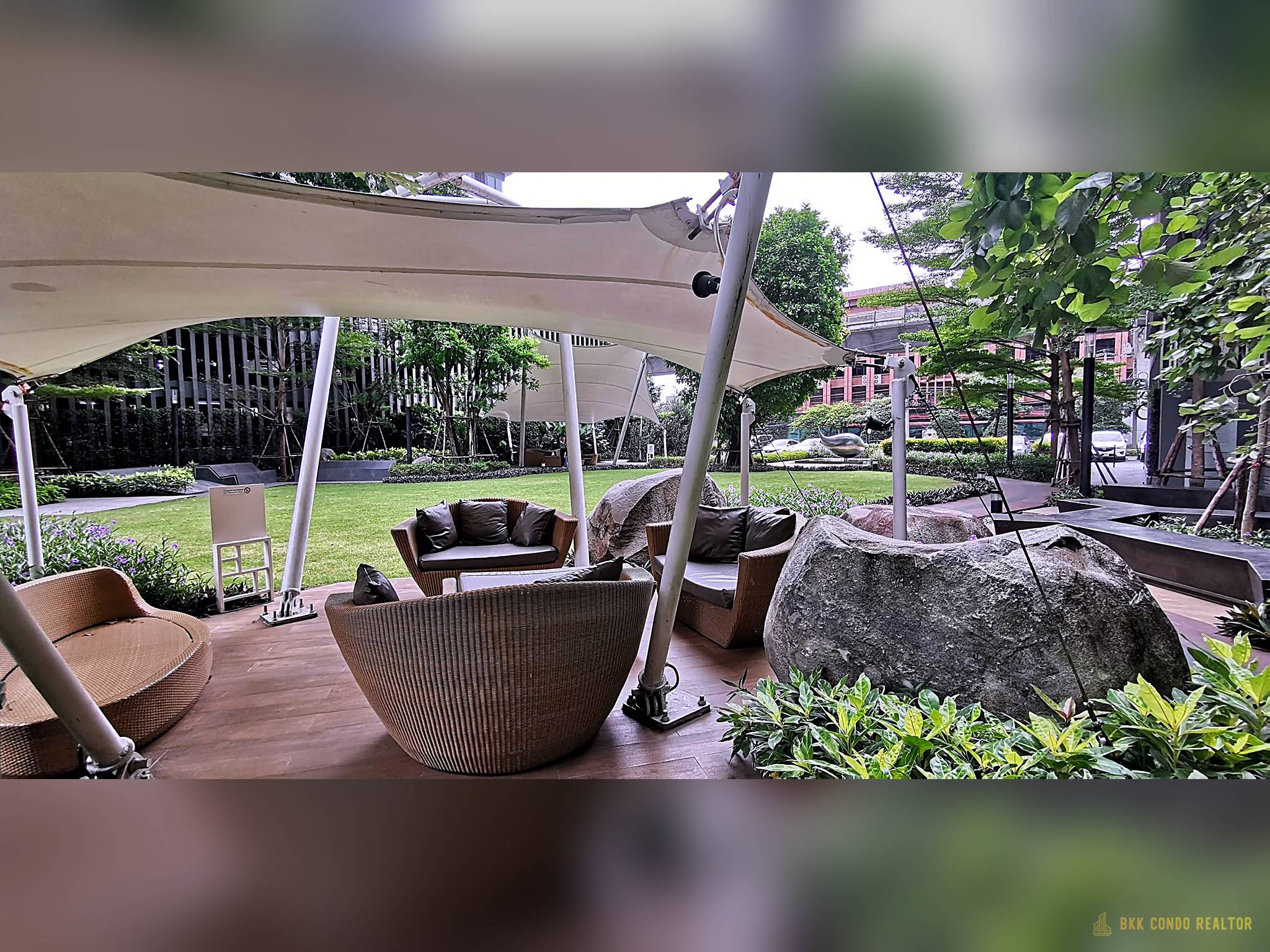 1-Bedroom Condo for Rent at IDEO Mobi Phayathai (31 sqm) — Phaya Thai BTS