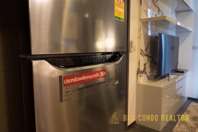 1-Bedroom Condo for Rent at Edge Sukhumvit 23 (31 sqm) — Asoke BTS