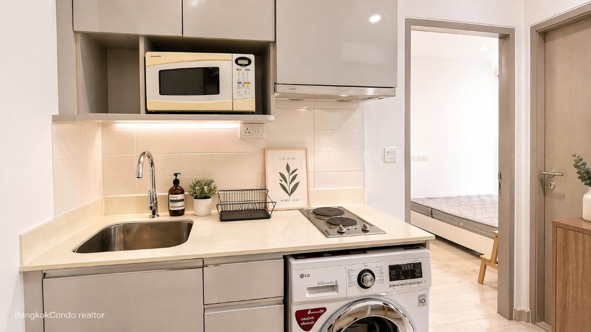 1-Bedroom Condo for Rent at IDEO Mobi Sukhumvit 81 (31 sqm) — On Nut BTS