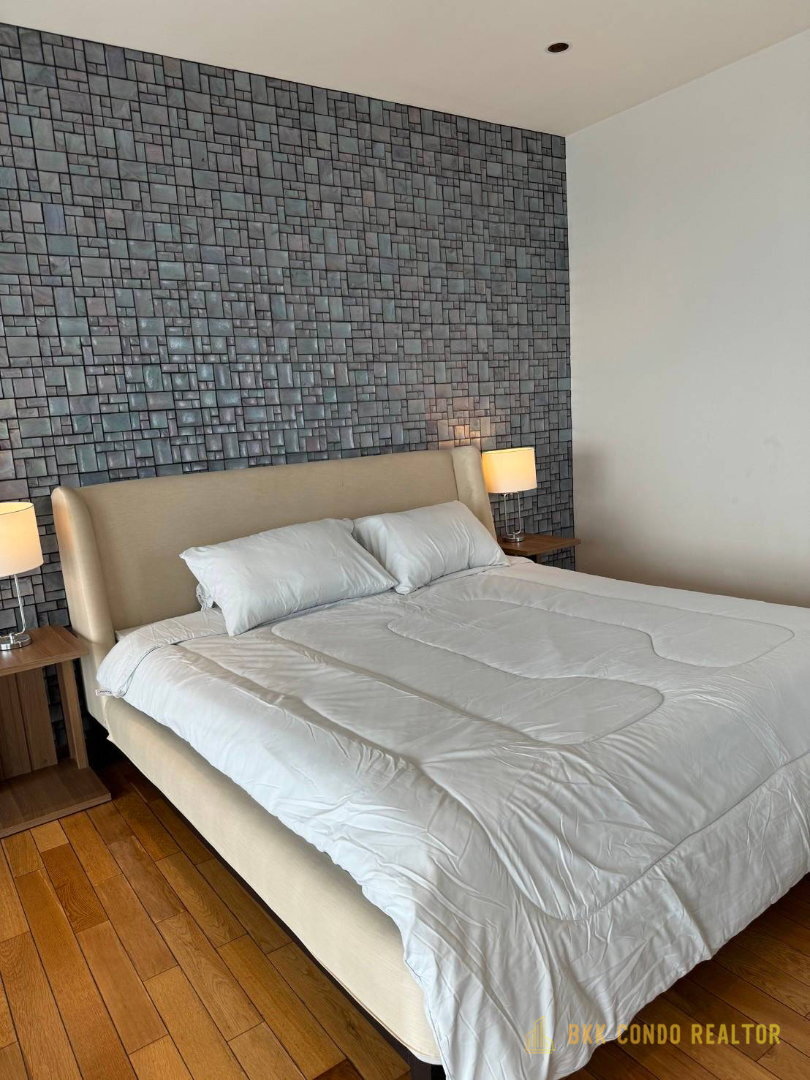 Duplex 1-Bedroom Condo for Rent at The Emporio Place (83 sqm) — Phrom Phong BTS